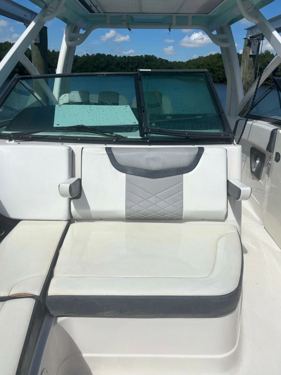 2021 Chaparral 28 OSX