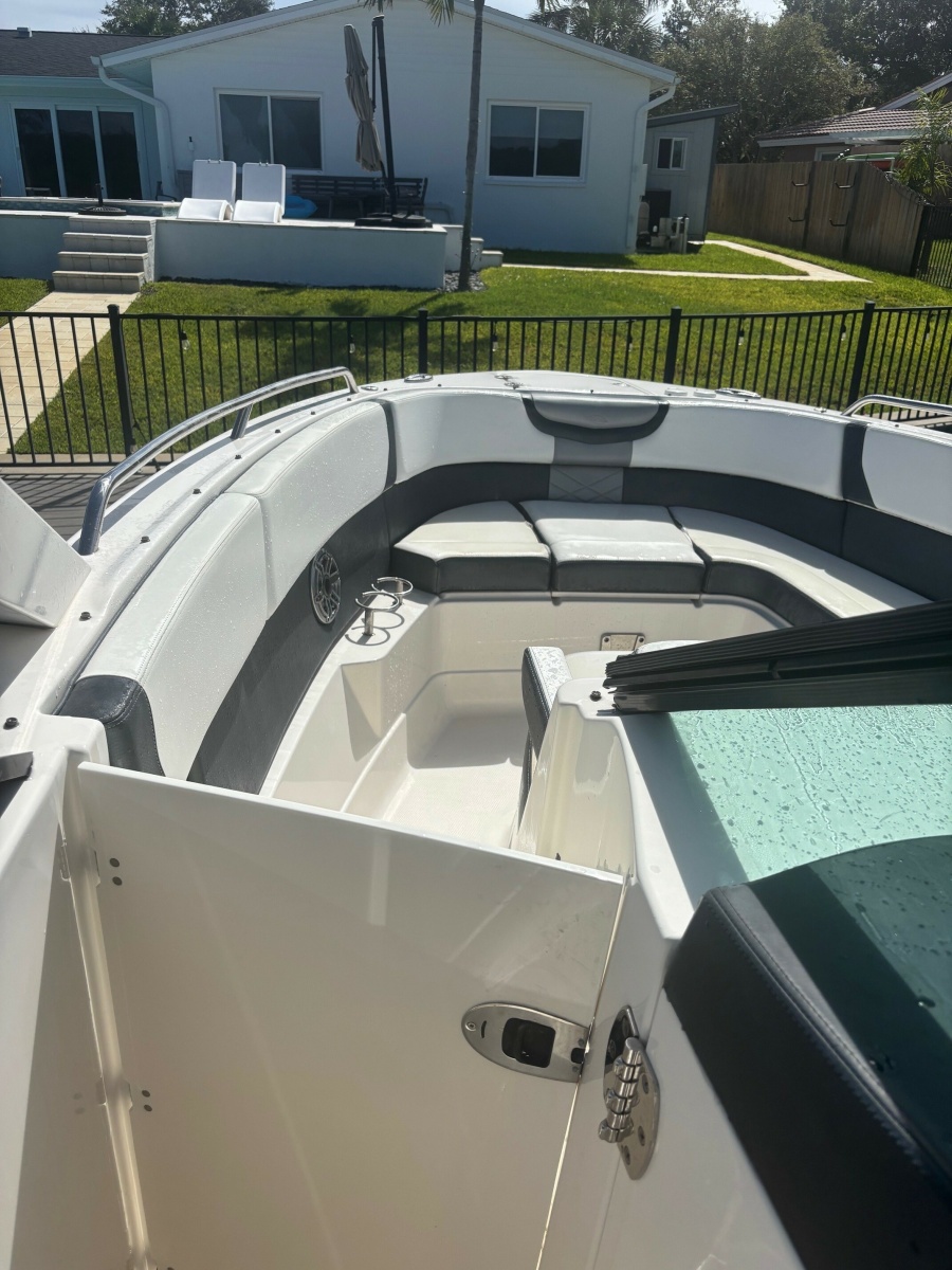 2021 Chaparral 28 OSX