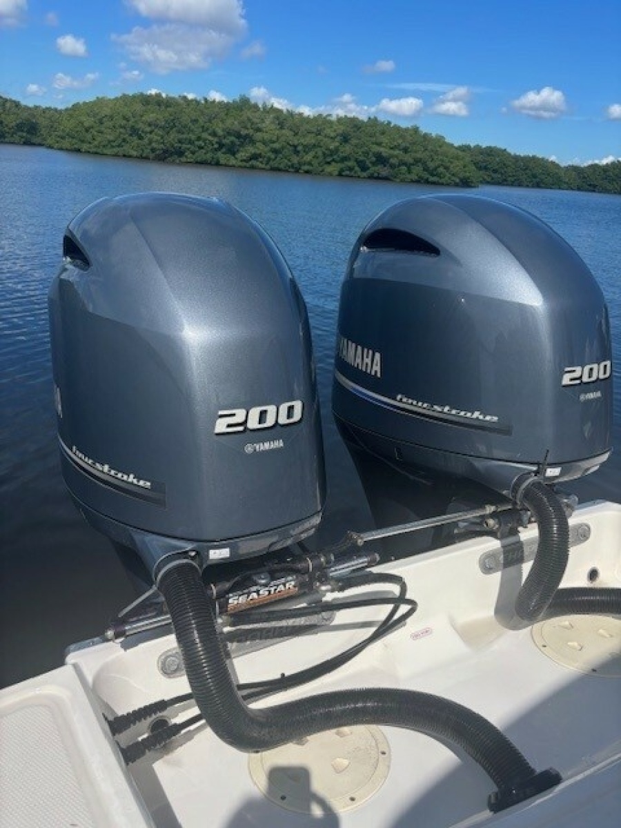 2021 Chaparral 28 OSX