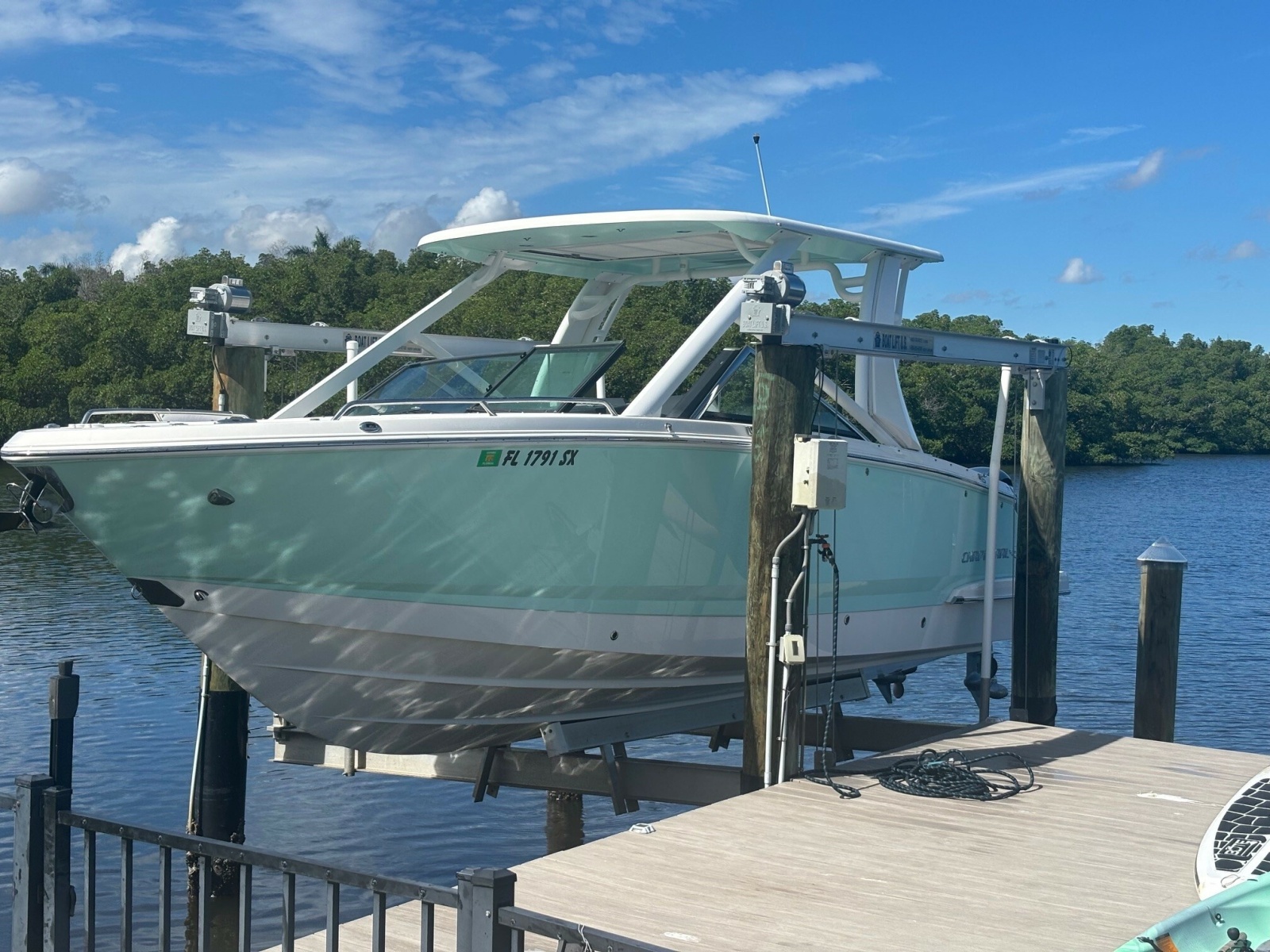 2021 Chaparral 28 OSX