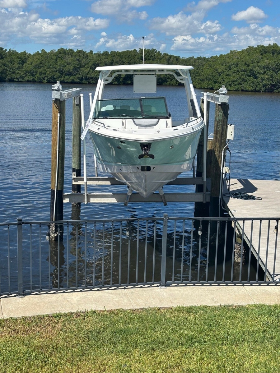 2021 Chaparral 28 OSX