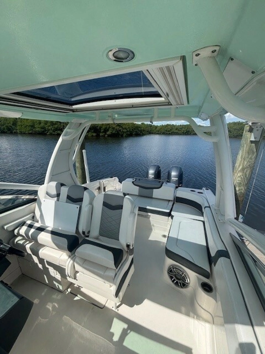 2021 Chaparral 28 OSX