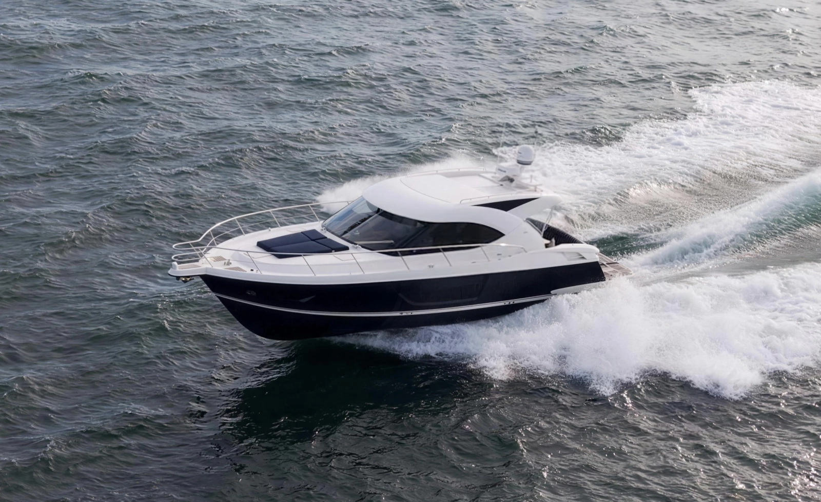 2015 Riviera 4400 Sport Yacht