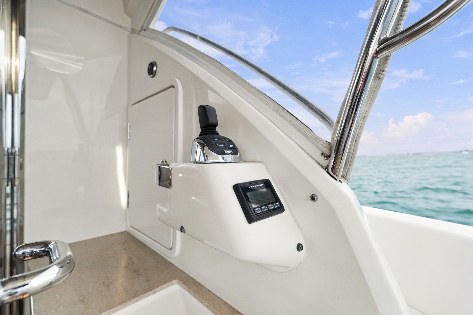 2015 Riviera 4400 Sport Yacht