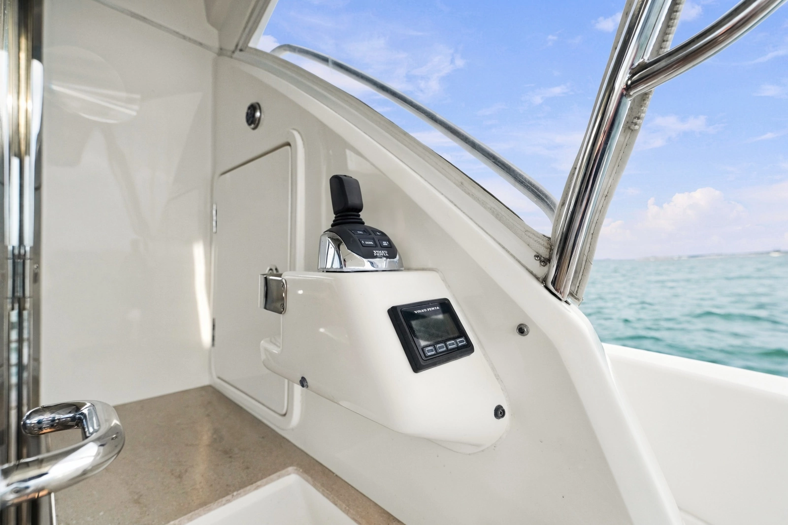 2015 Riviera 4400 Sport Yacht