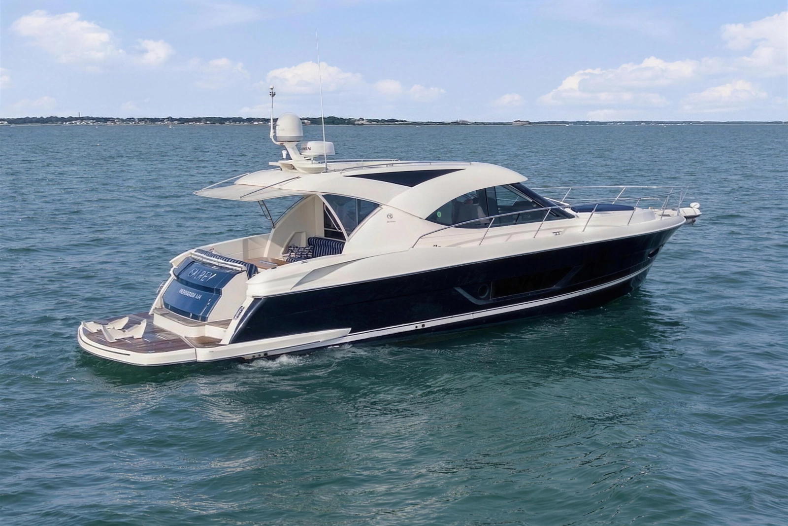 2015 Riviera 4400 Sport Yacht