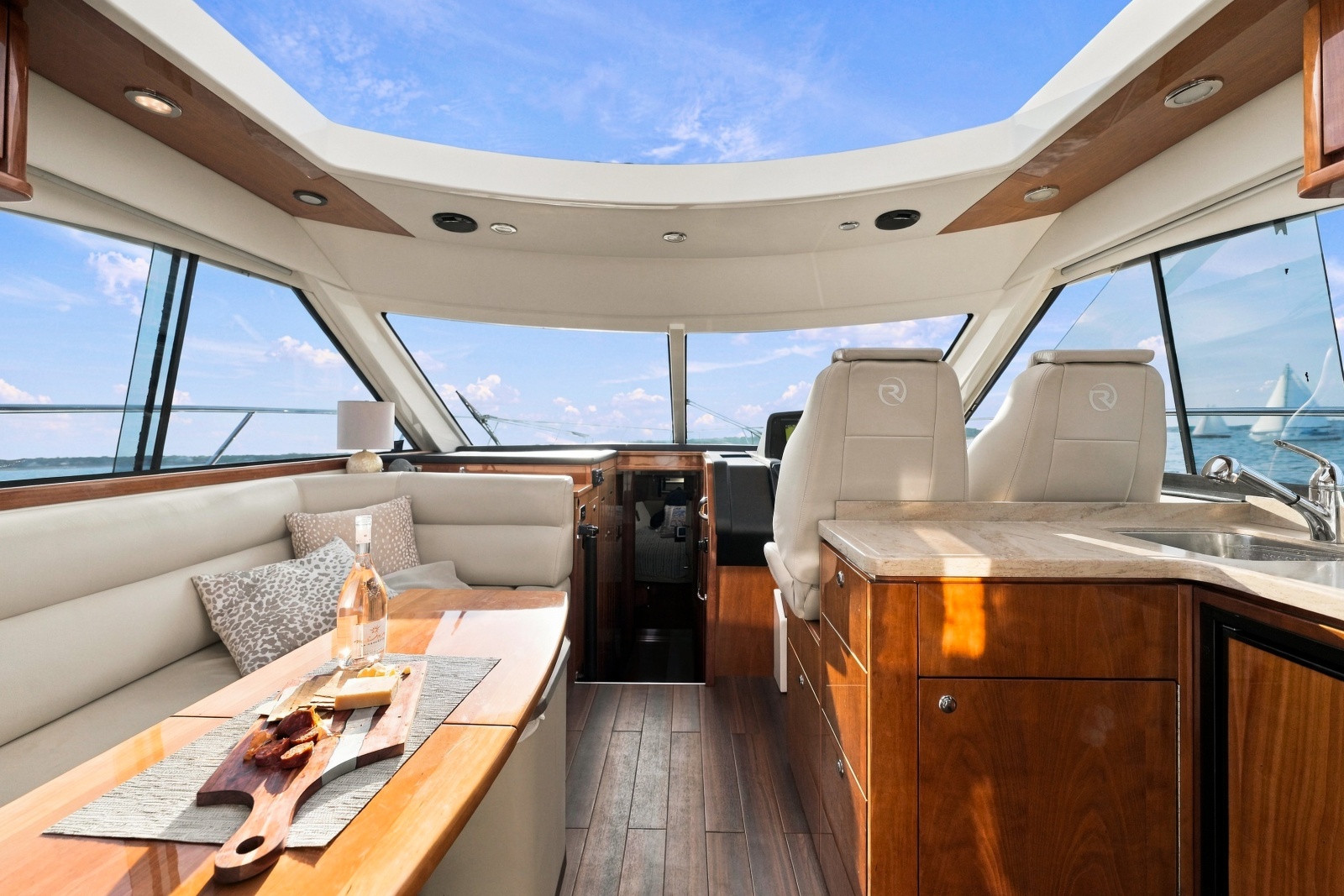 2015 Riviera 4400 Sport Yacht