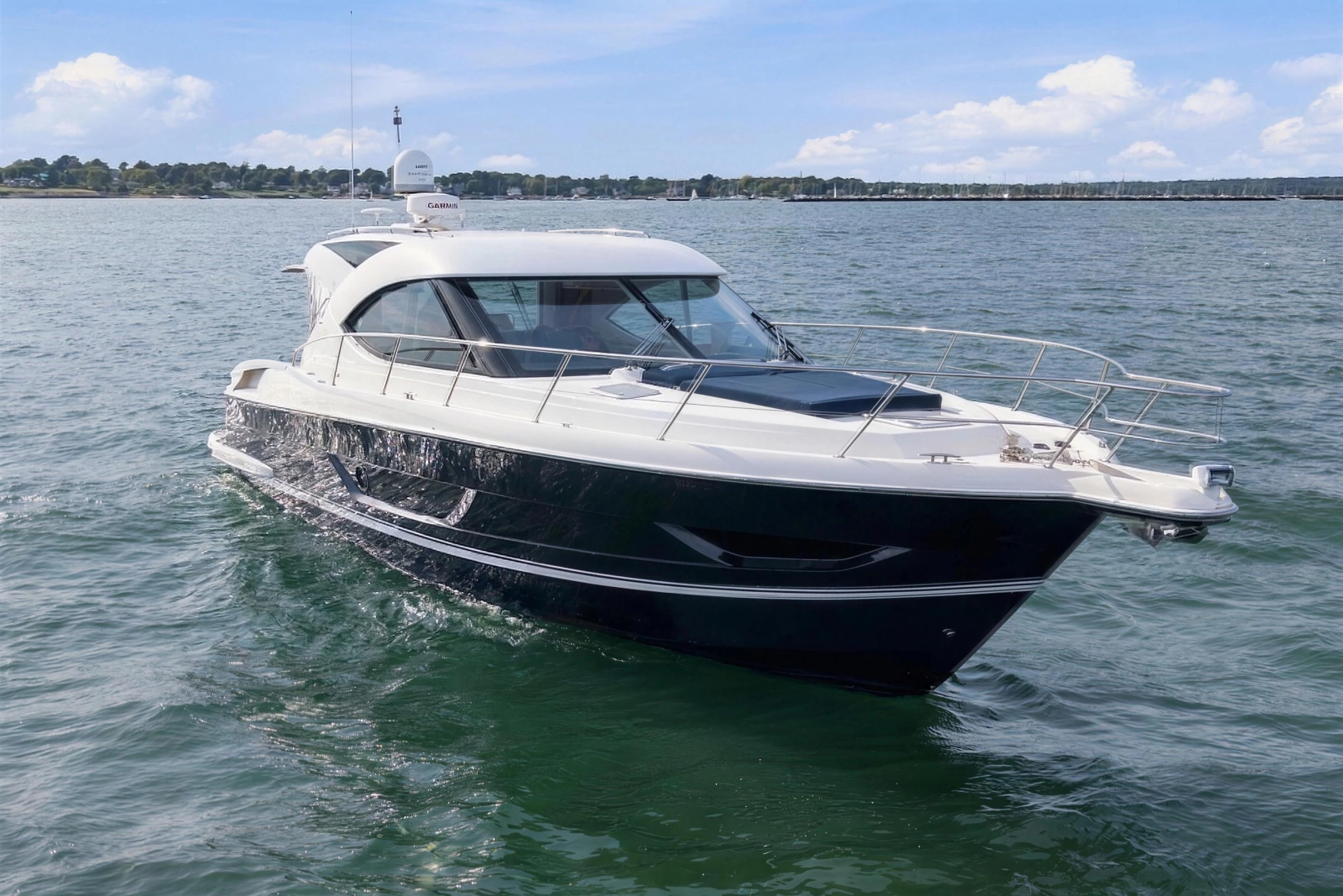 2015 Riviera 4400 Sport Yacht