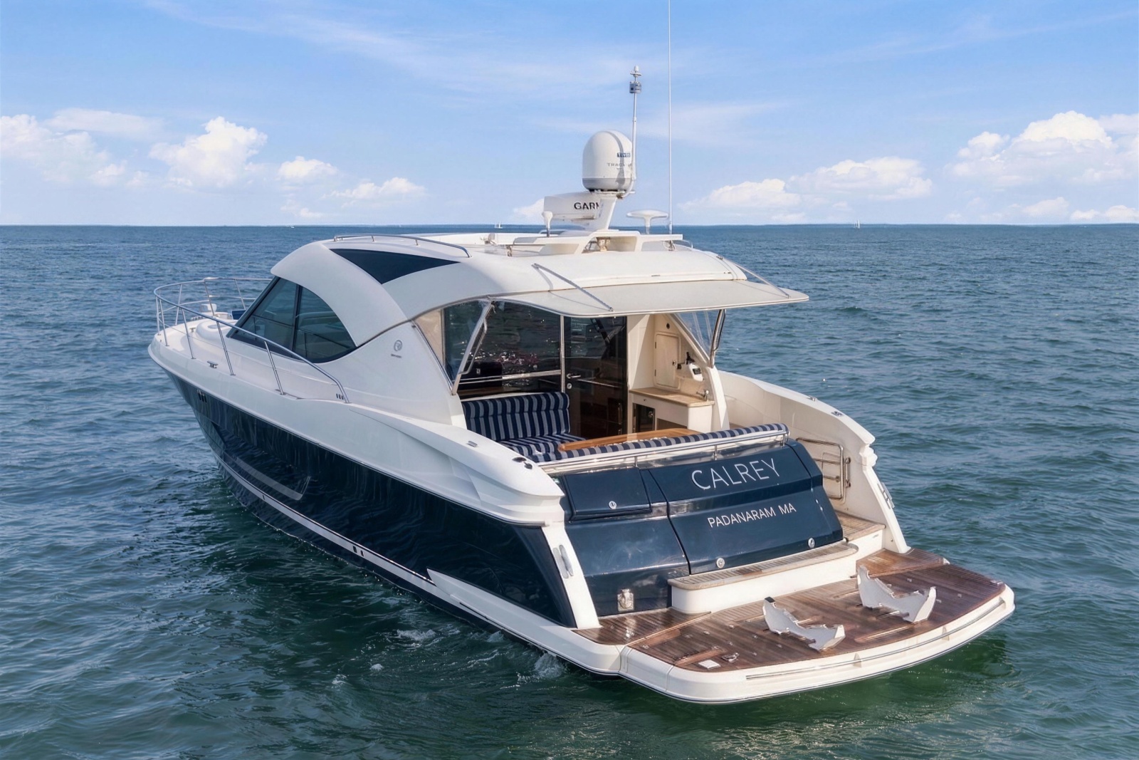 2015 Riviera 4400 Sport Yacht