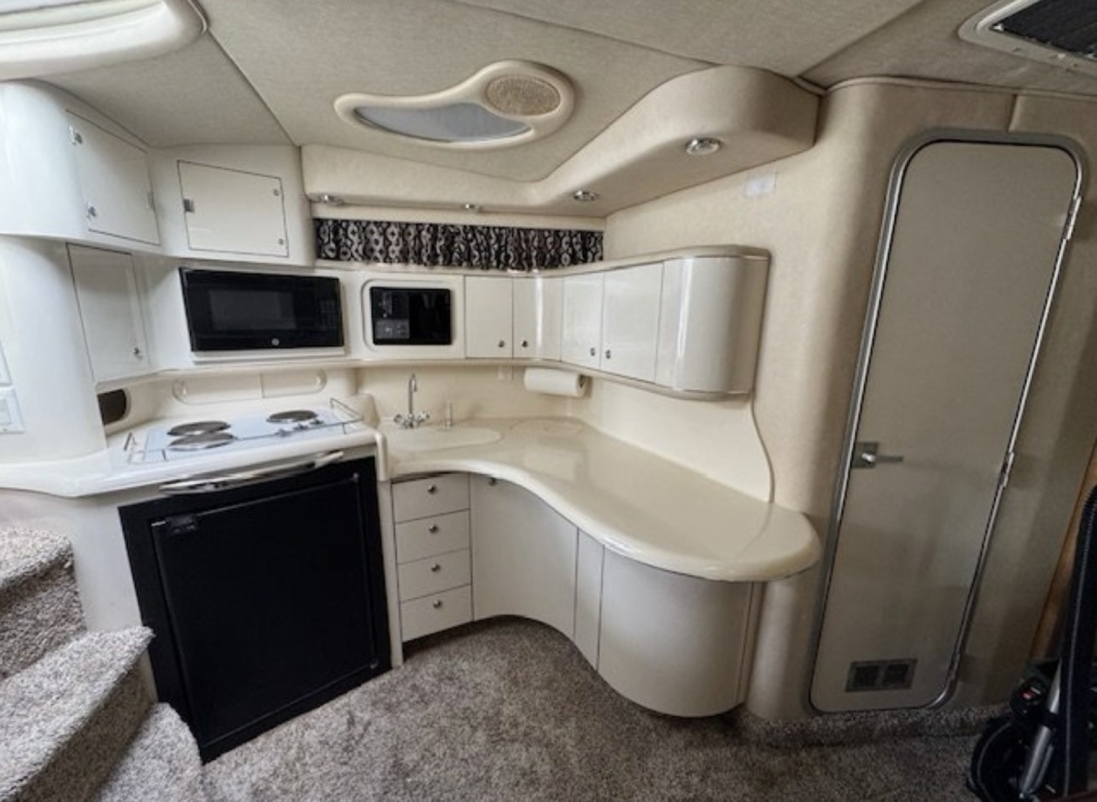 1995 Sea Ray 370 Sundancer