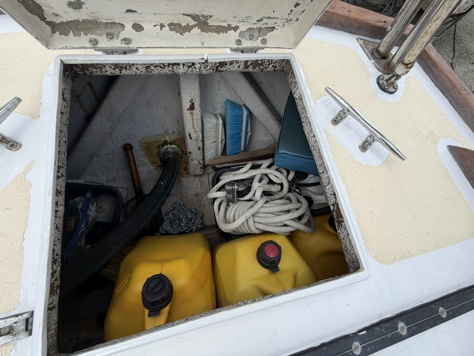 CHAMAR 33ft Allied Yacht For Sale