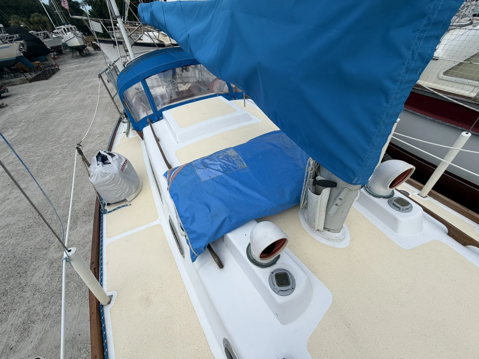 CHAMAR 33ft Allied Yacht For Sale