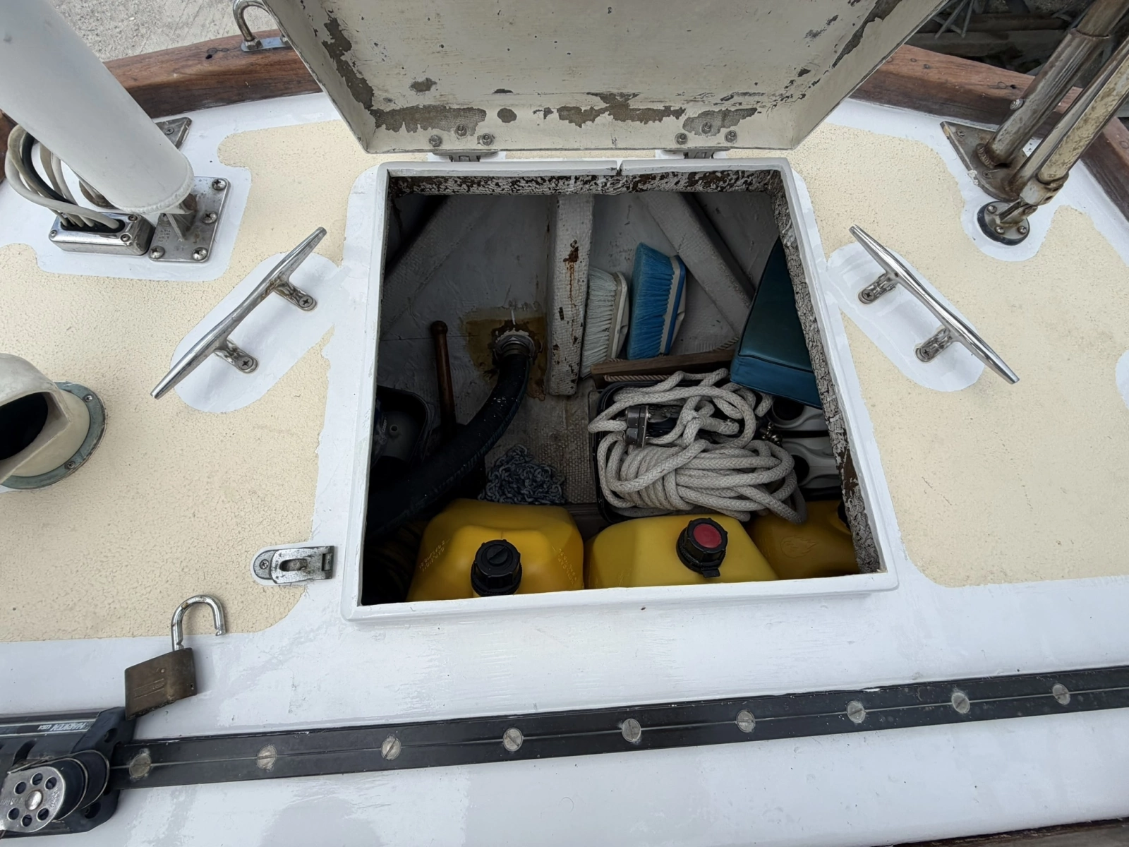 CHAMAR 33ft Allied Yacht For Sale