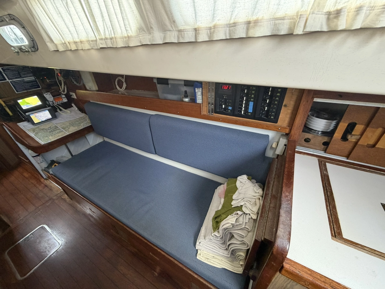 CHAMAR 33ft Allied Yacht For Sale