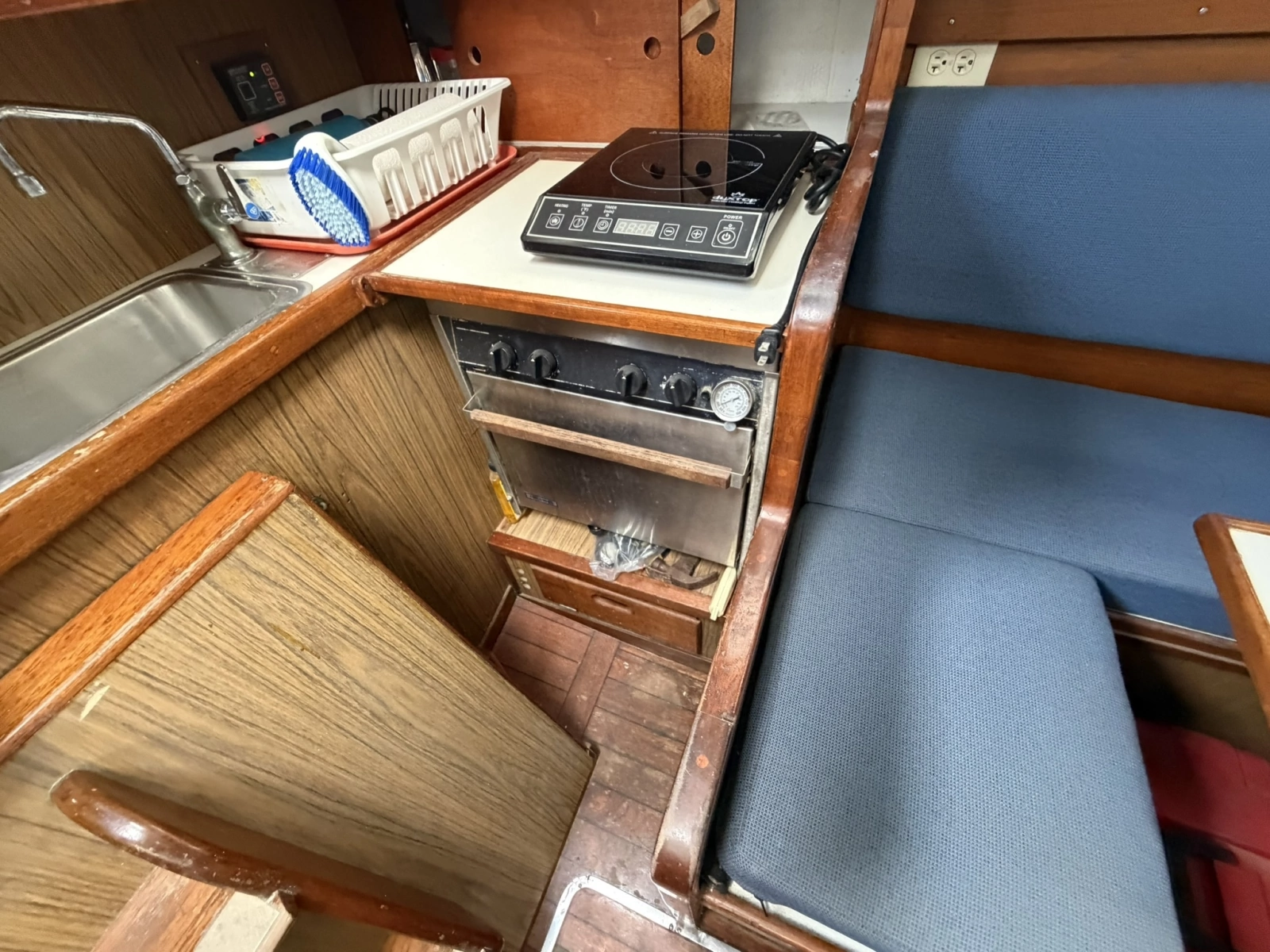 CHAMAR 33ft Allied Yacht For Sale