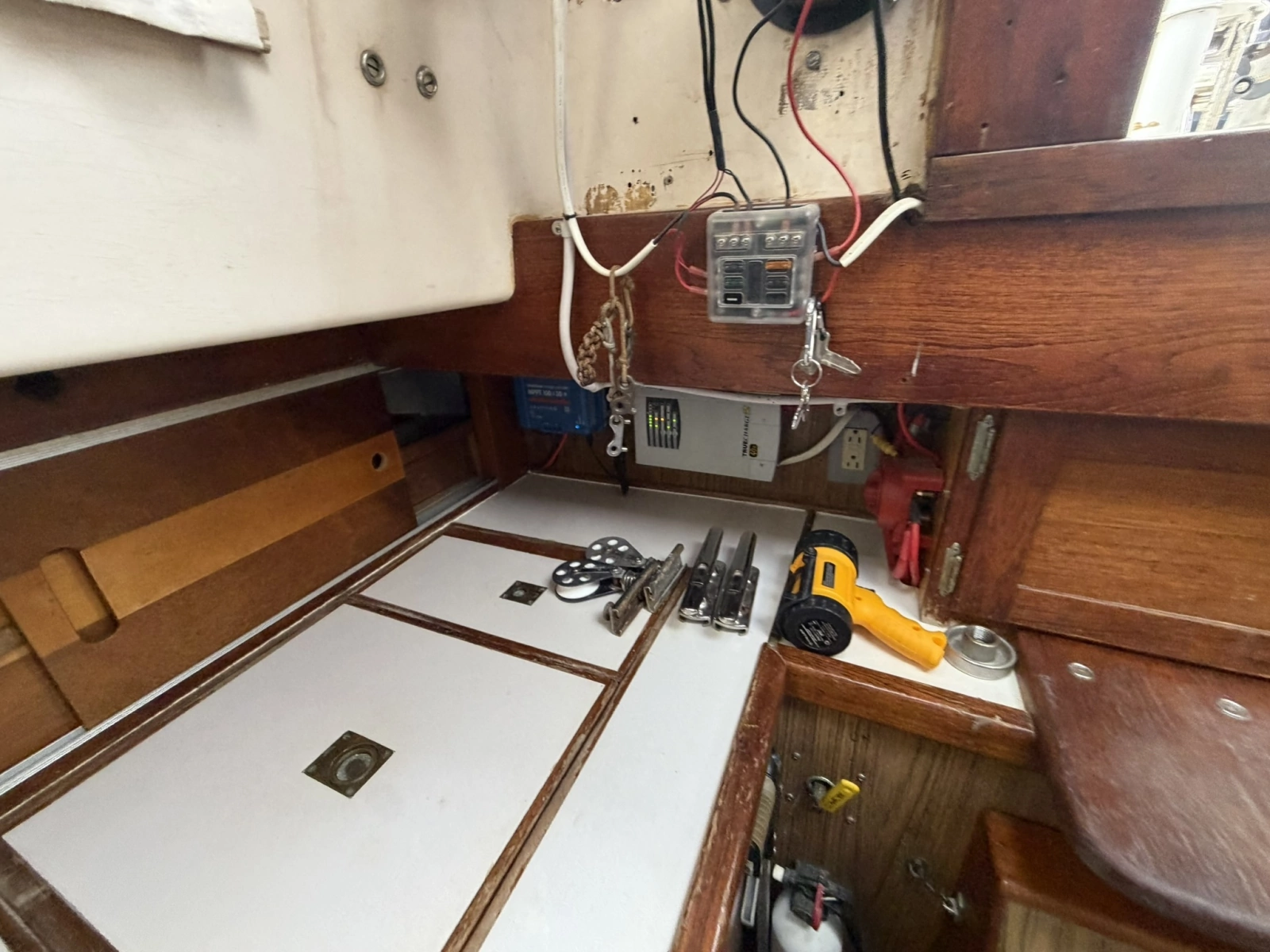 CHAMAR 33ft Allied Yacht For Sale