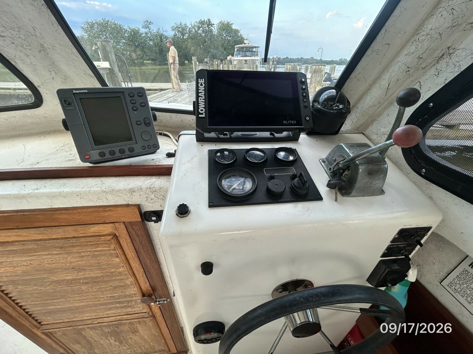 31' Markley/Big Jack pilothouse helm2