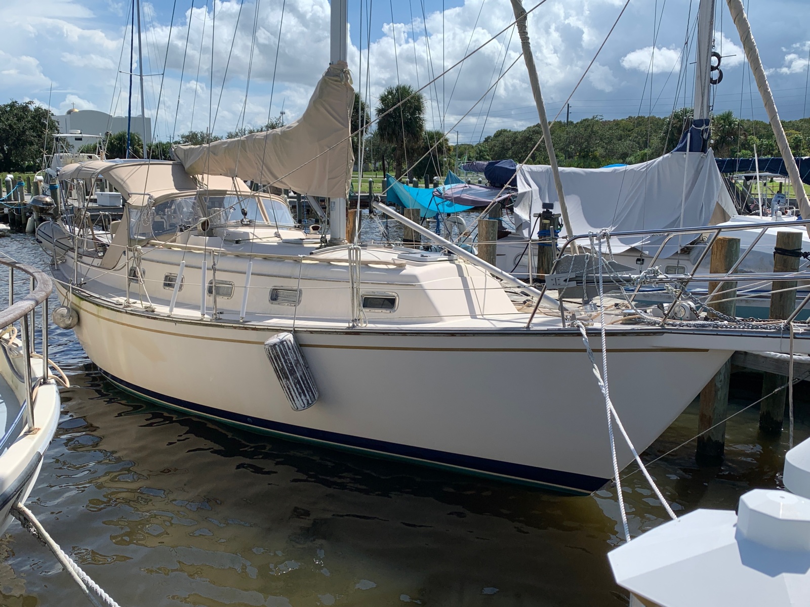 1994 Island Packet 32