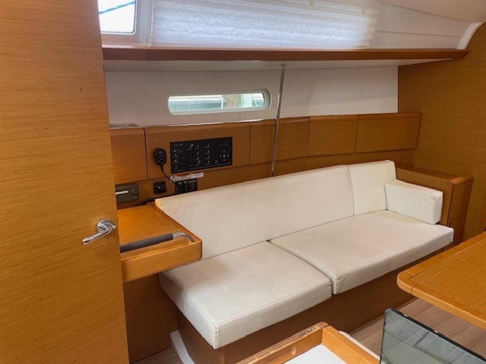 2017 Jeanneau 389