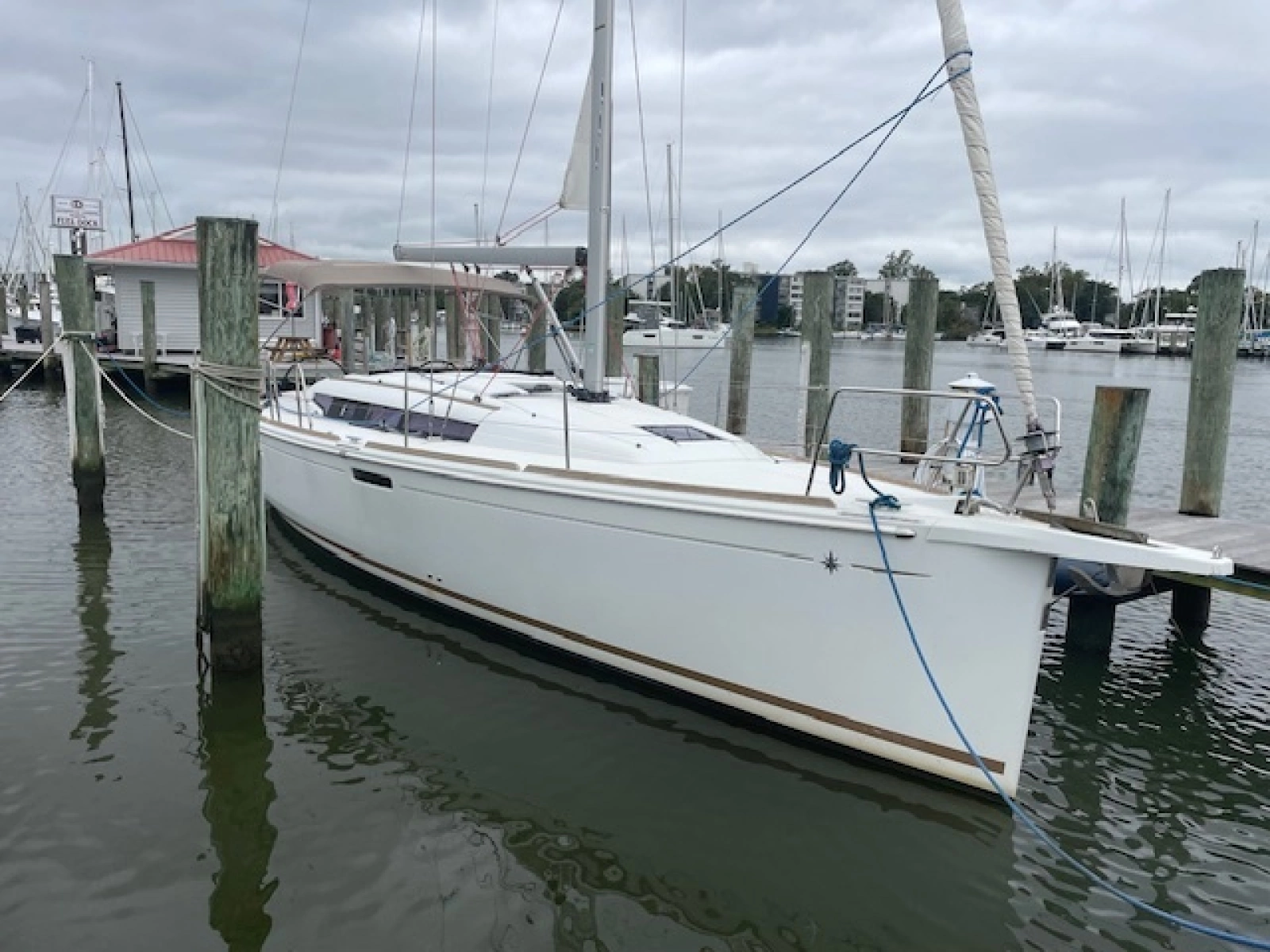 2017 Jeanneau 389