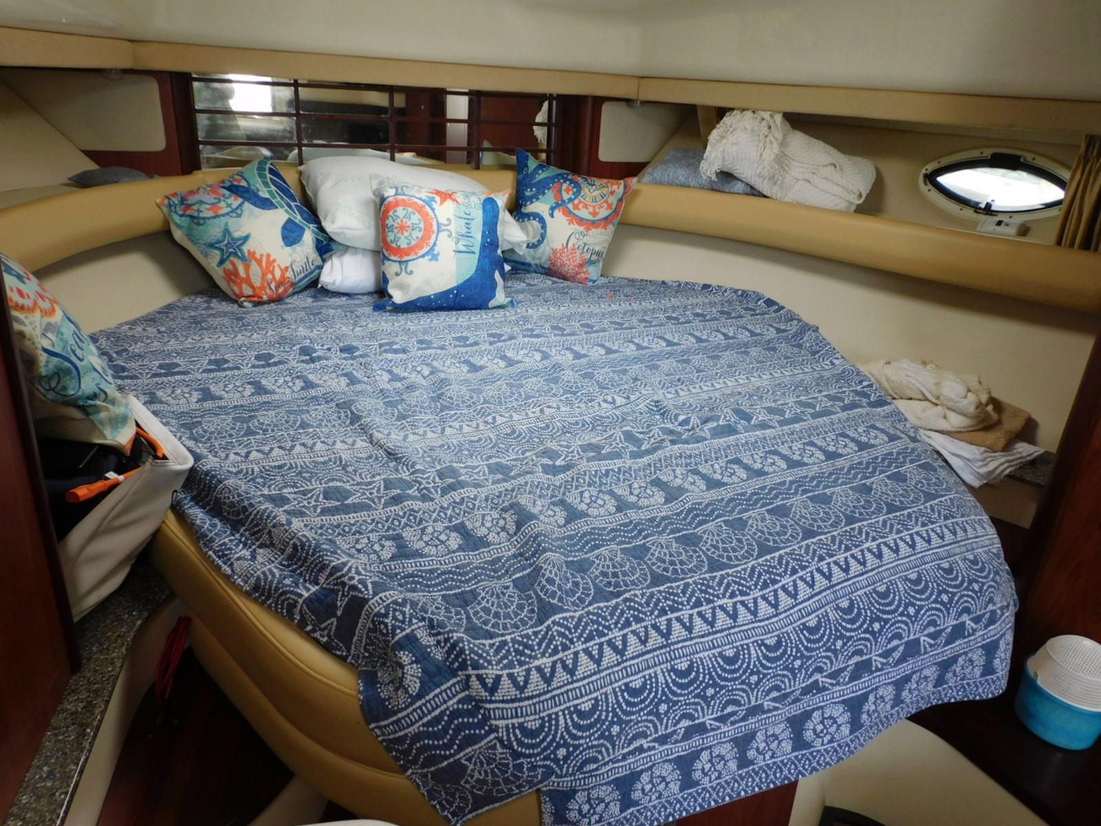 2007 Monterey 330 Sport Yacht