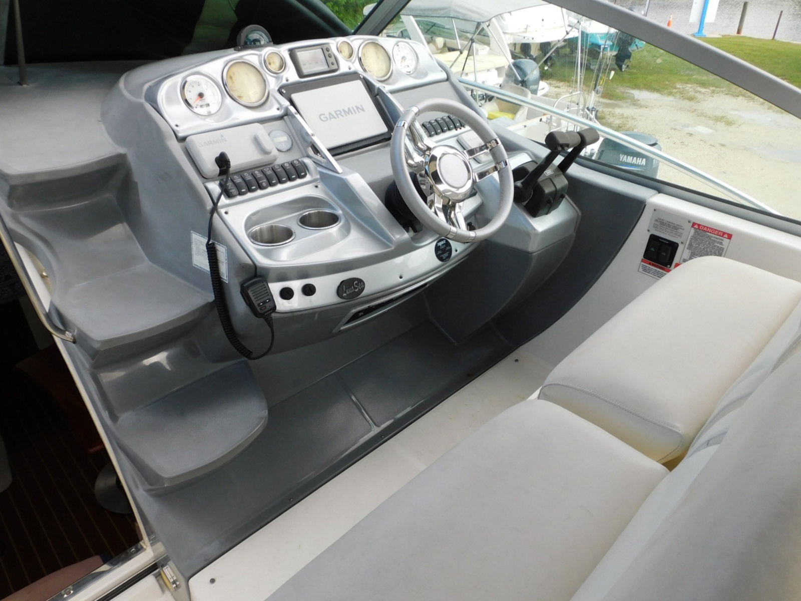 2007 Monterey 330 Sport Yacht