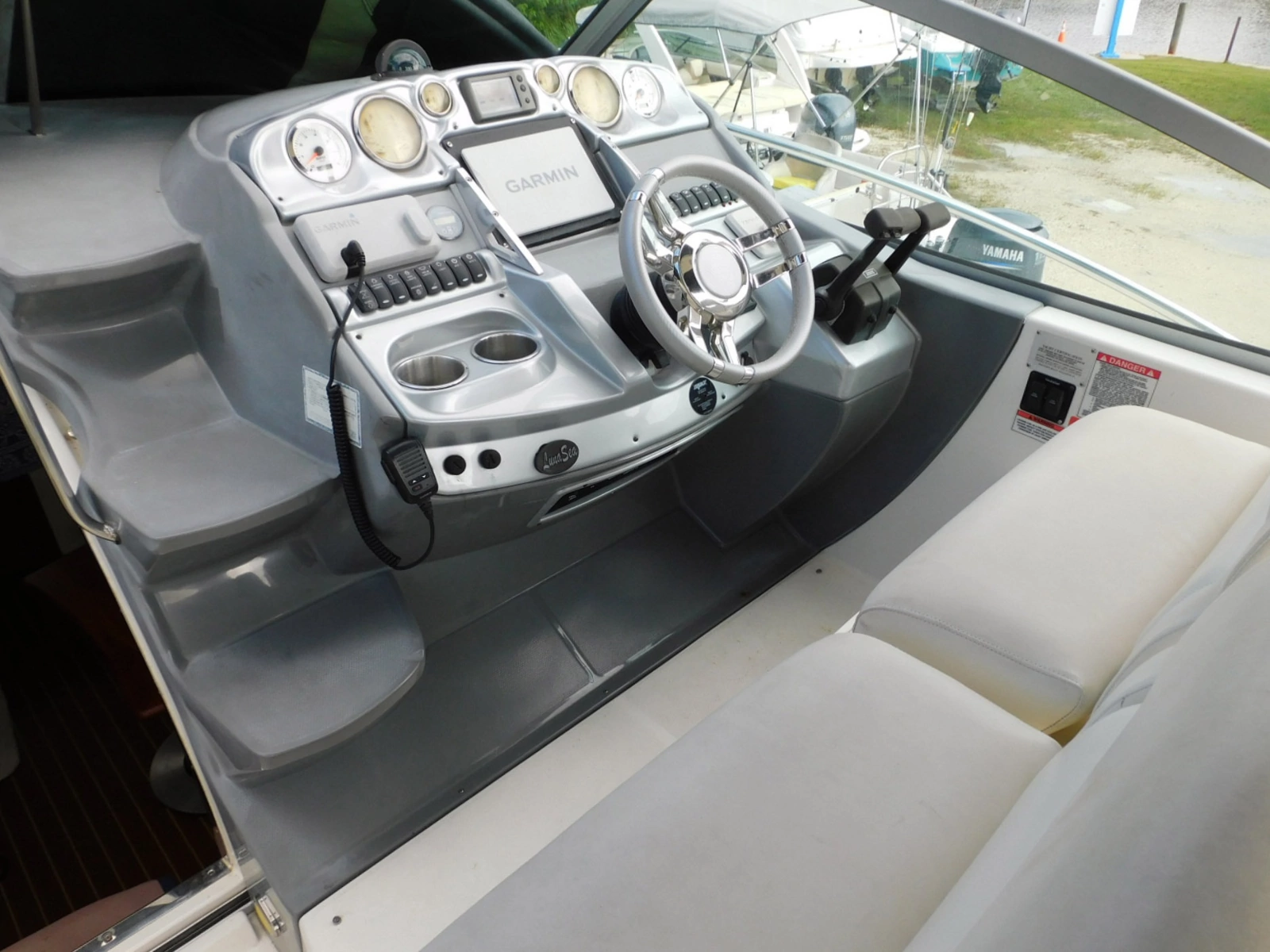 2007 Monterey 330 Sport Yacht