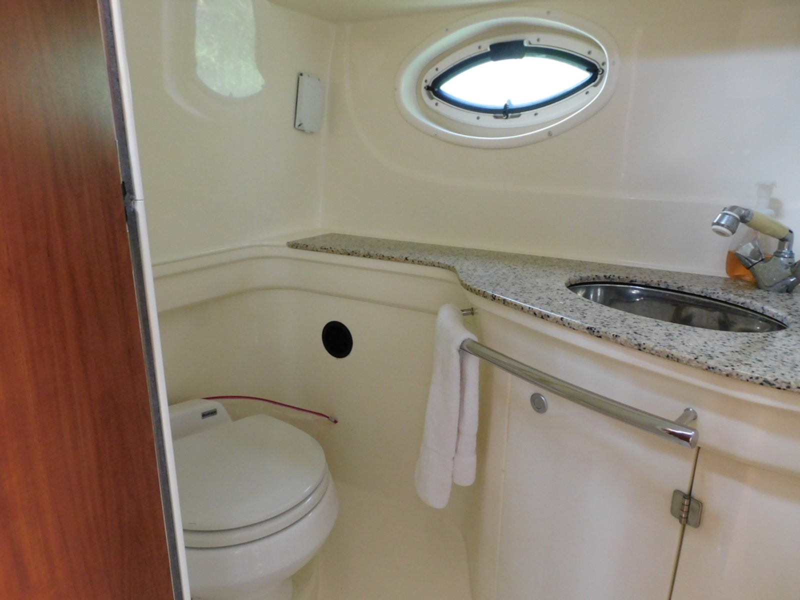 2007 Monterey 330 Sport Yacht
