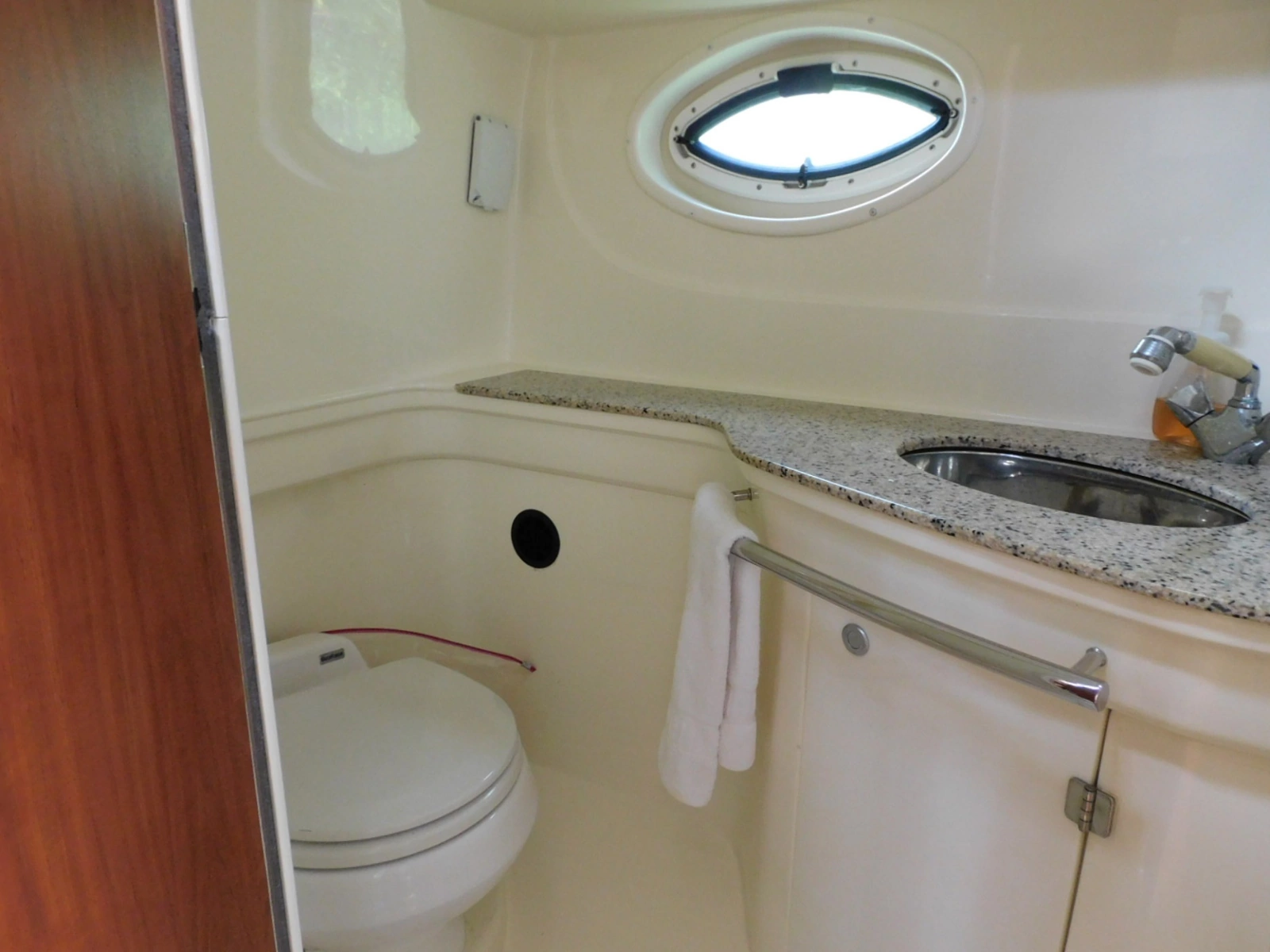 2007 Monterey 330 Sport Yacht
