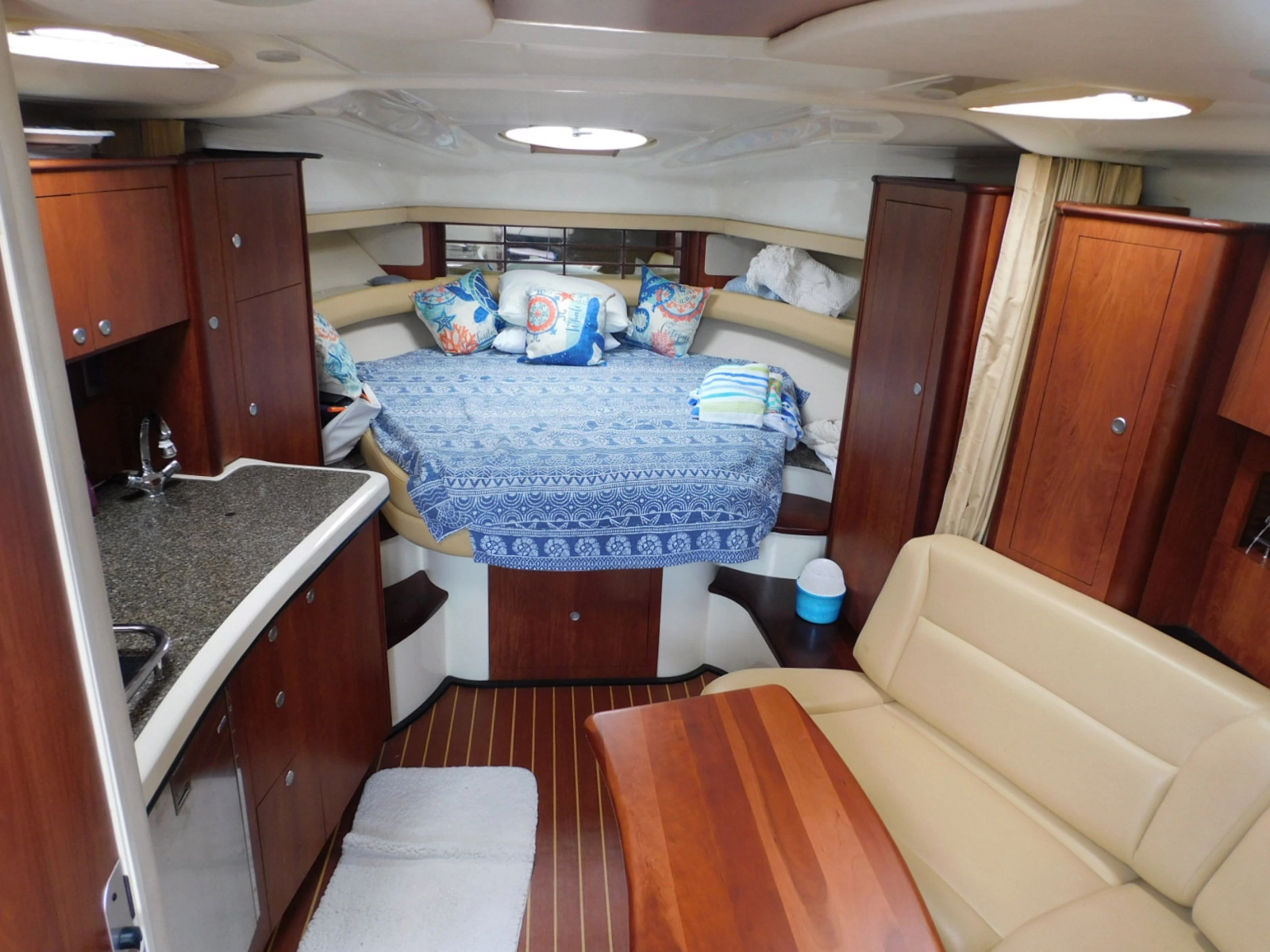 2007 Monterey 330 Sport Yacht
