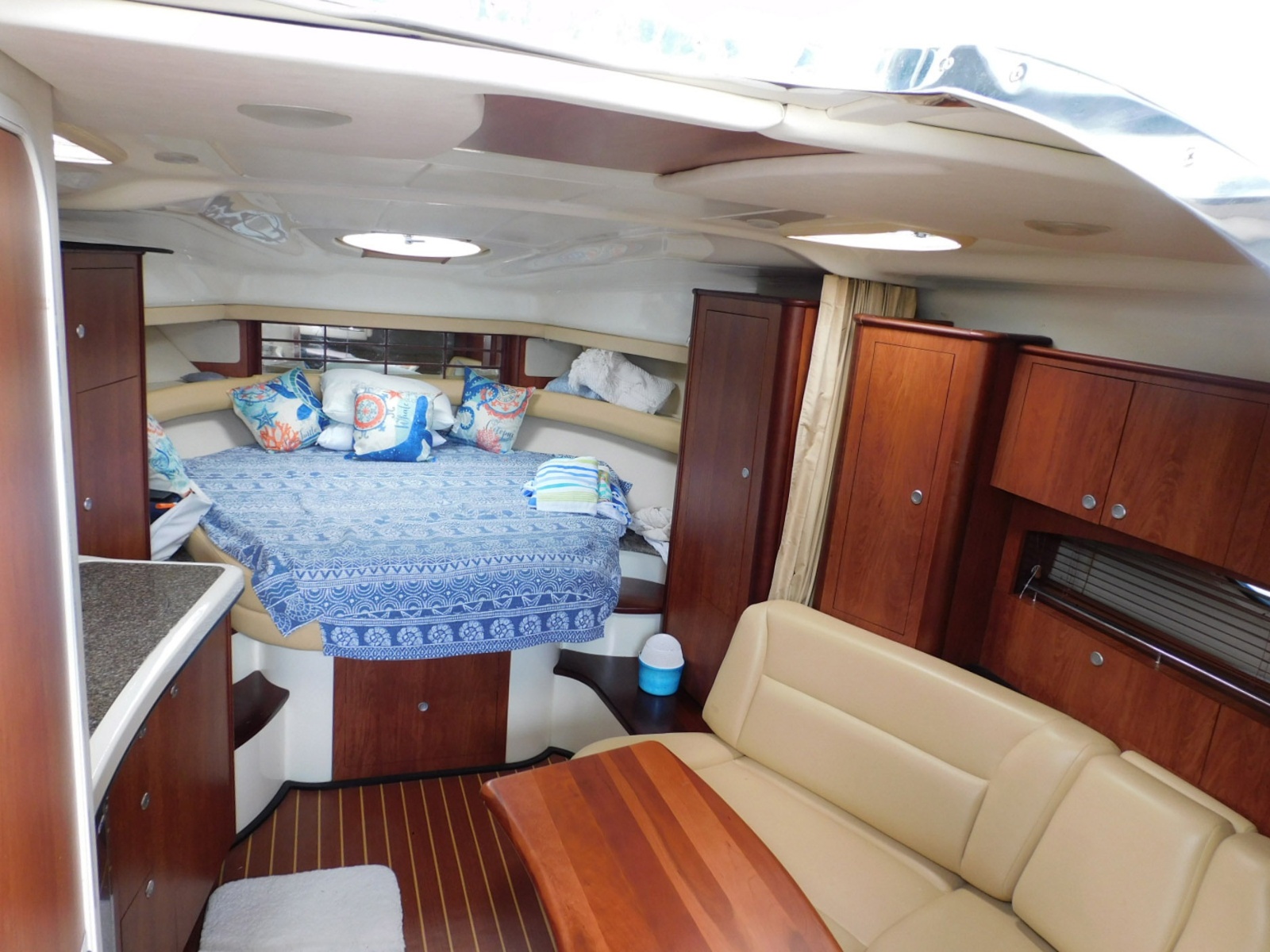 2007 Monterey 330 Sport Yacht