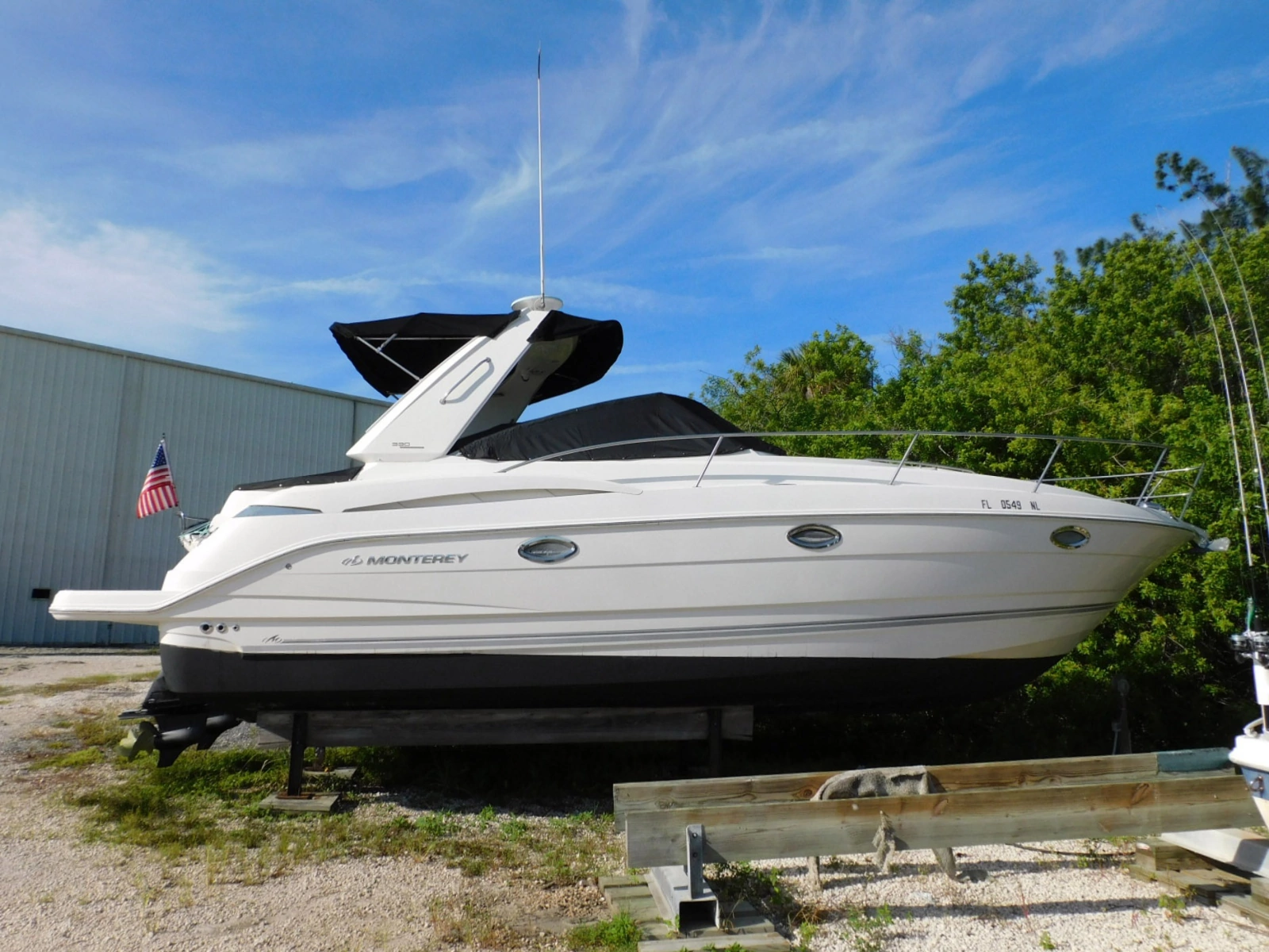 2007 Monterey 330 Sport Yacht
