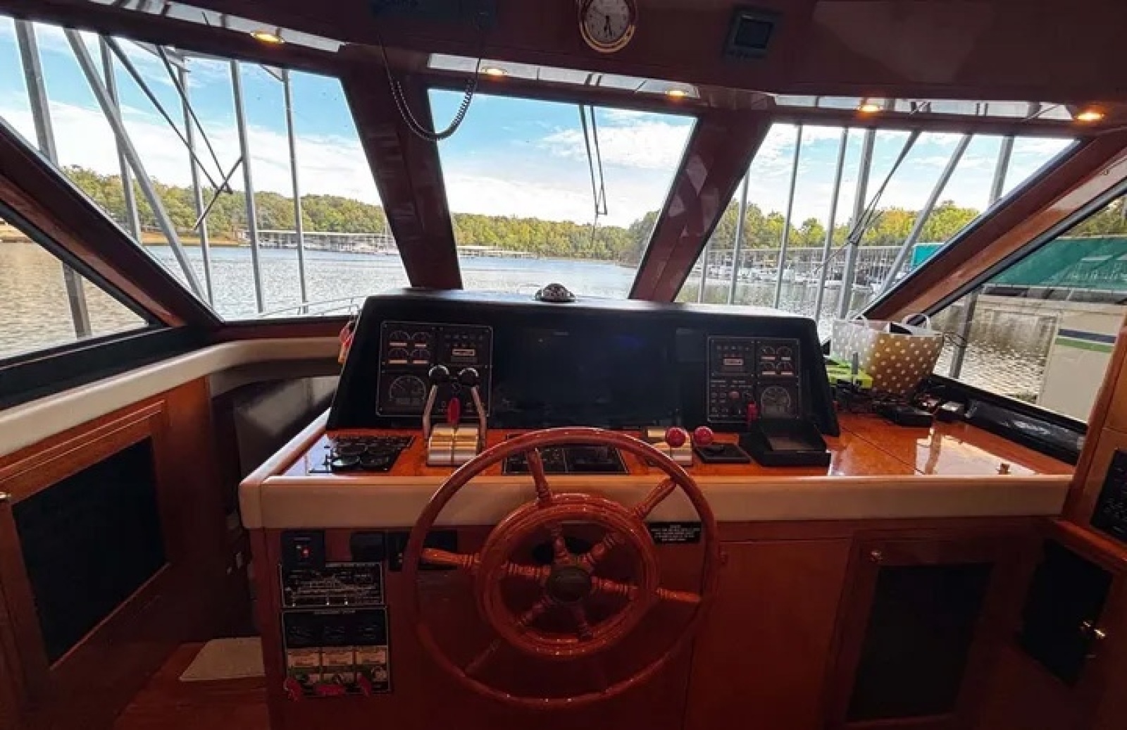 2000 Jefferson Marquessa 56 Cockpit