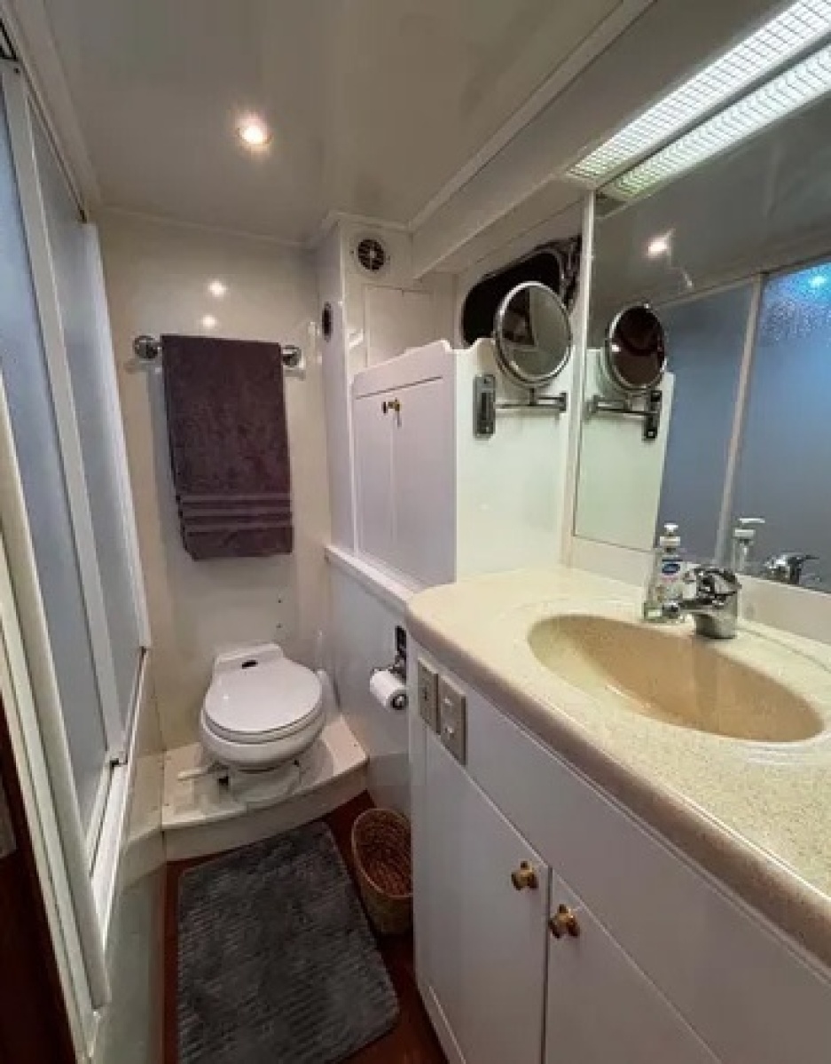 2000 Jefferson Marquessa 56 Cockpit