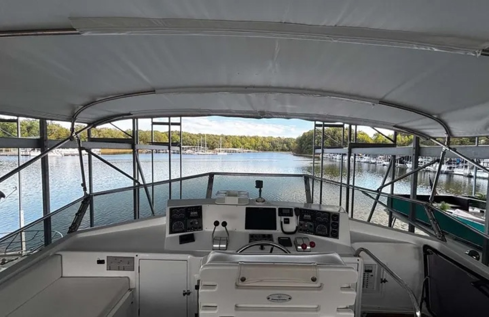 2000 Jefferson Marquessa 56 Cockpit