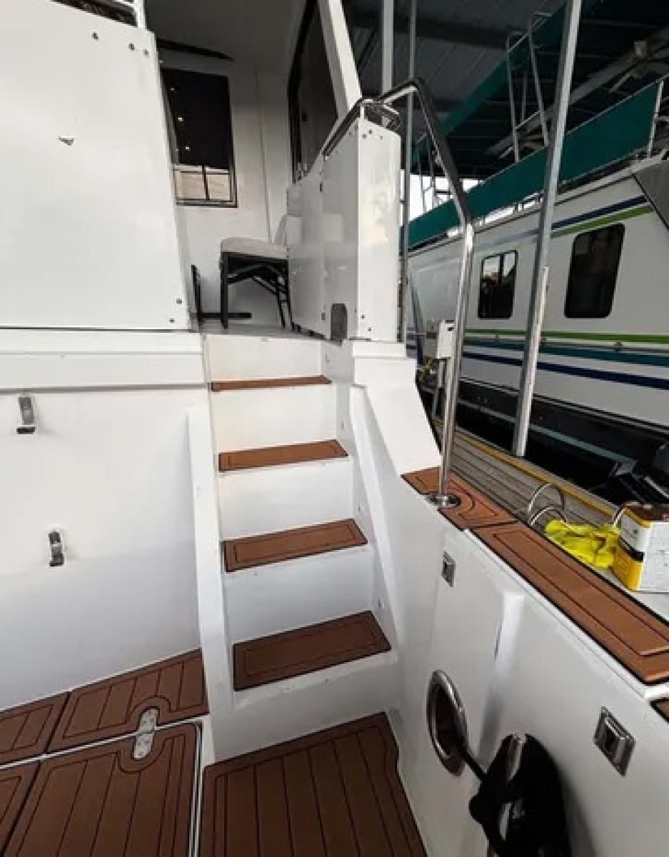 2000 Jefferson Marquessa 56 Cockpit