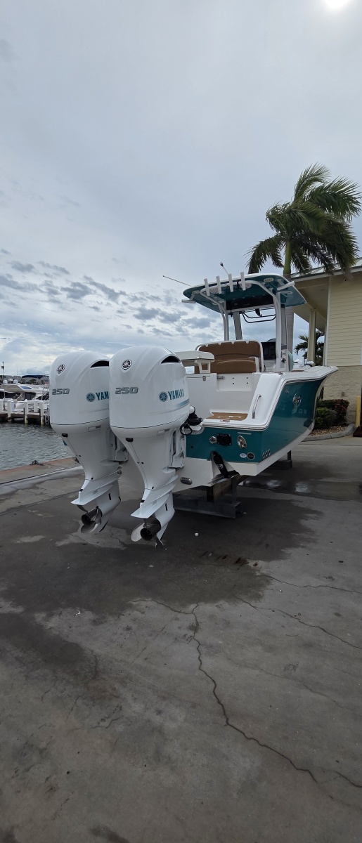 2021 Sea Hunt 27 Gamefish CB