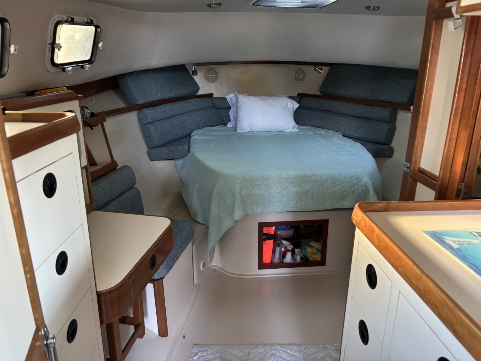 2002 Albin 32+2 Command Bridge