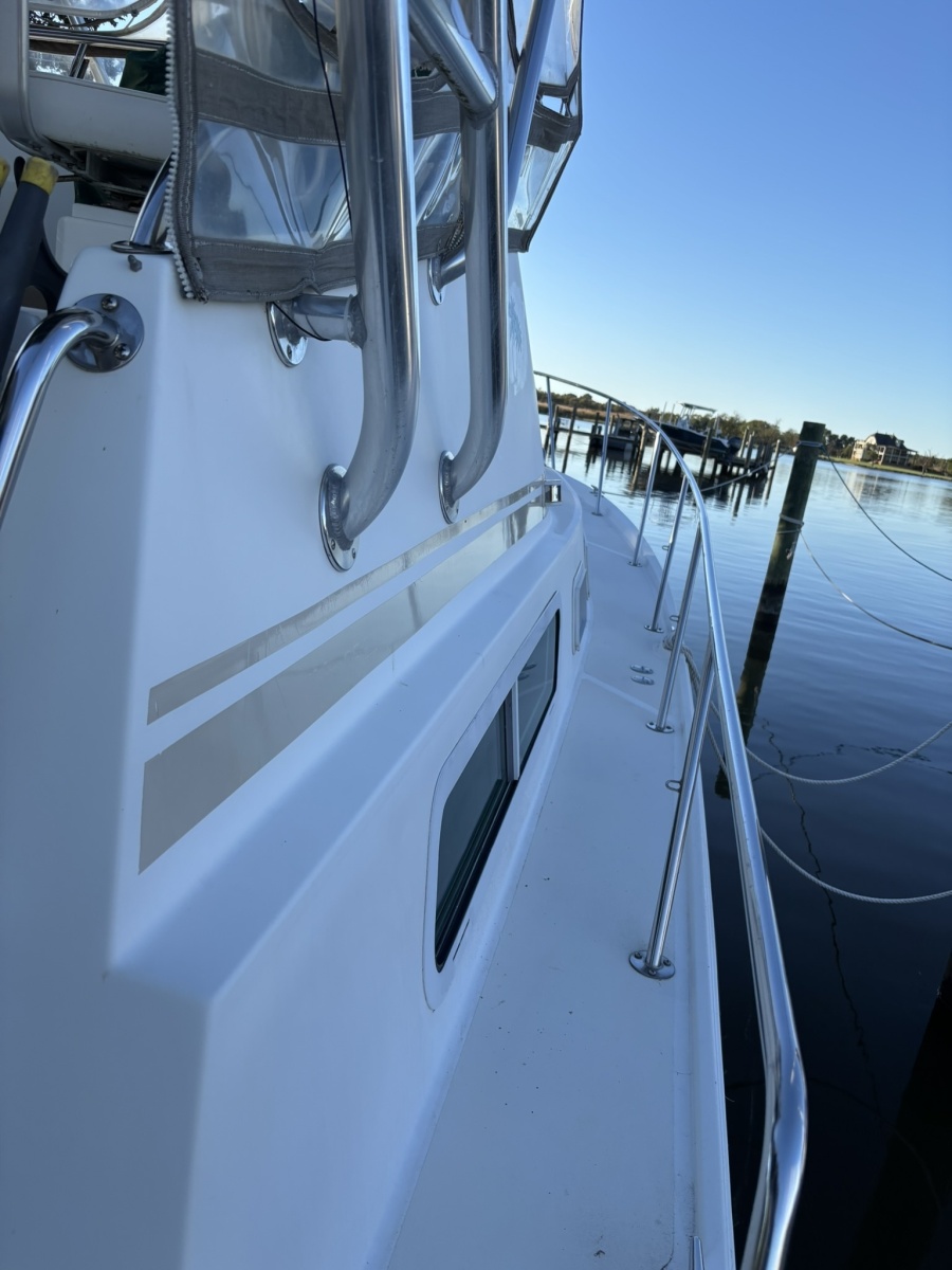 2002 Albin 32+2 Command Bridge