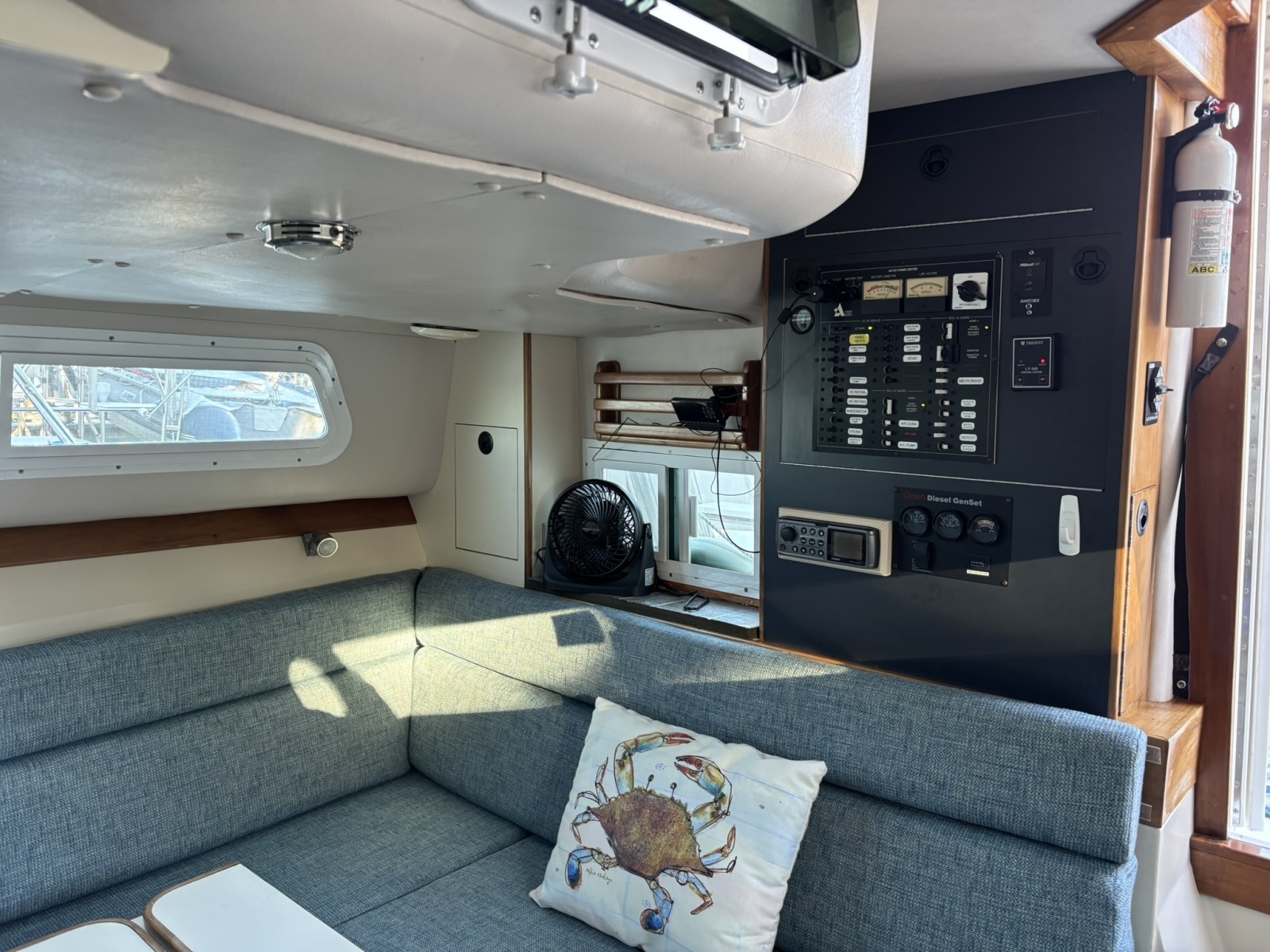 2002 Albin 32+2 Command Bridge
