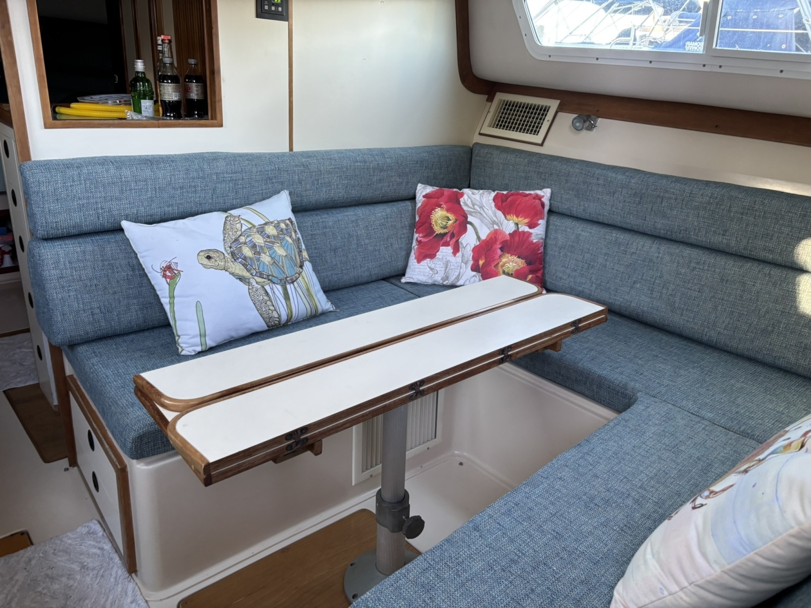 2002 Albin 32+2 Command Bridge