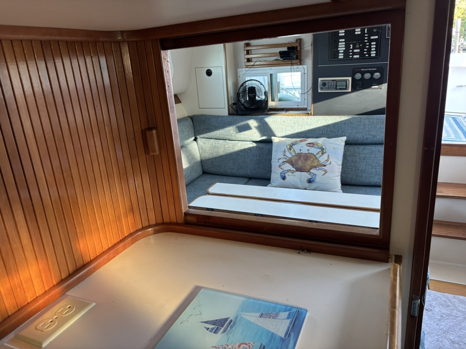 2002 Albin 32+2 Command Bridge