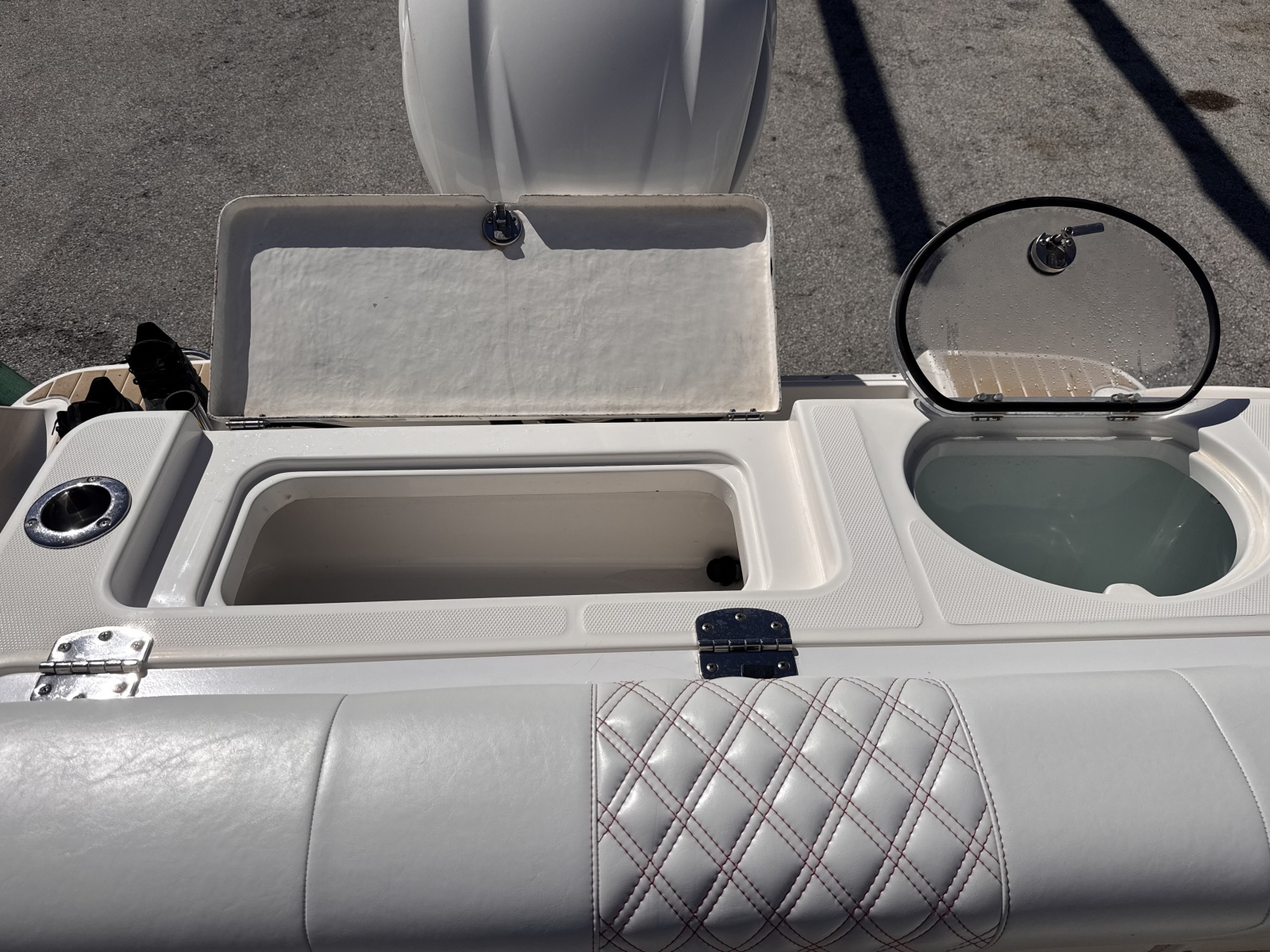 2017 Robalo R242