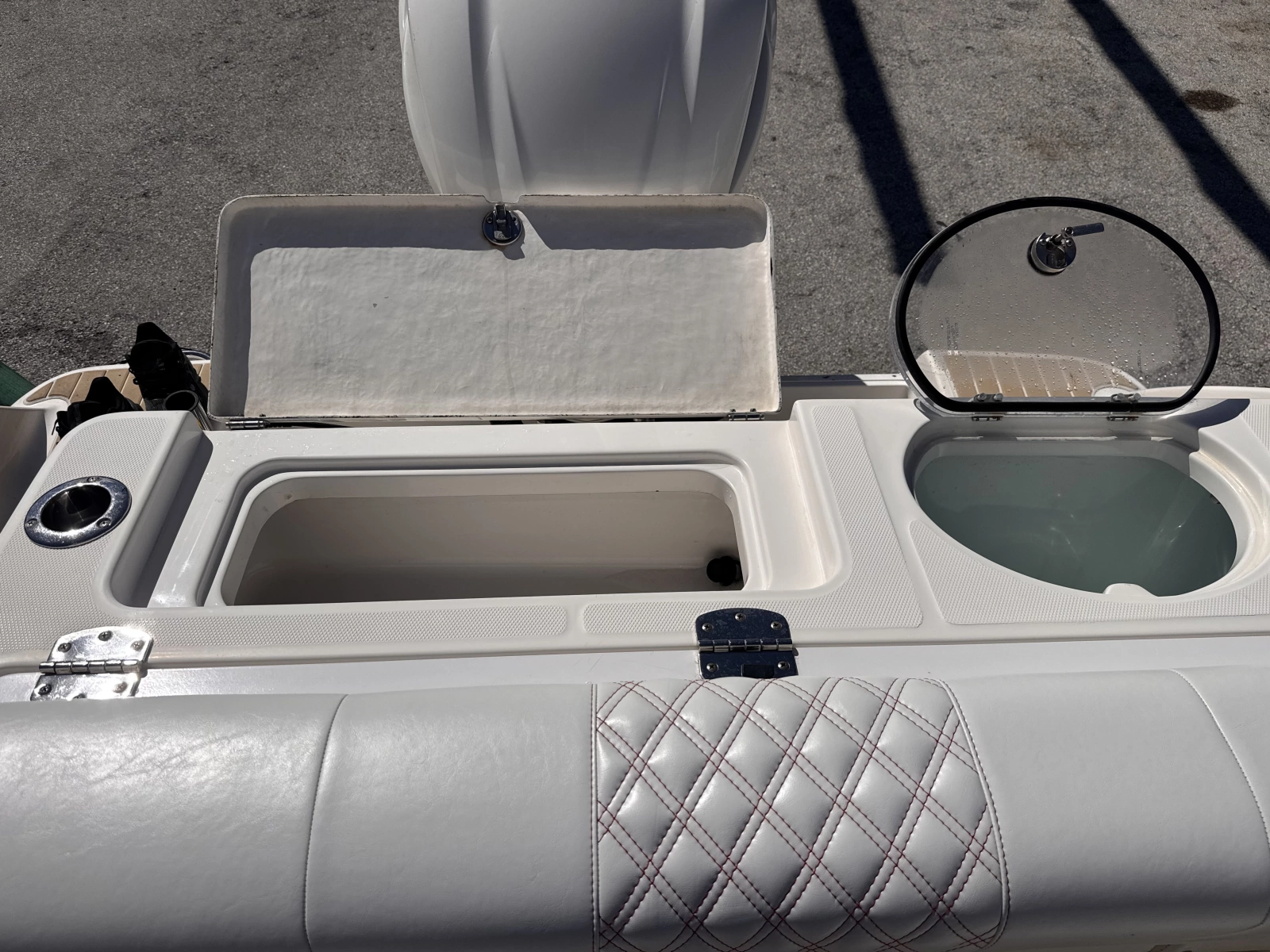 2017 Robalo R242