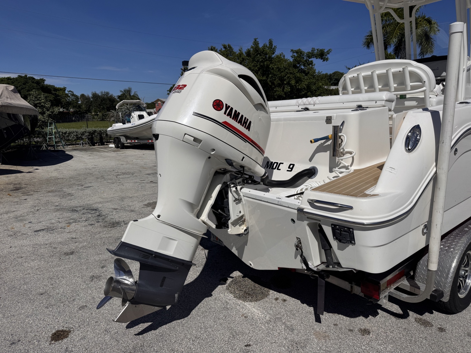2017 Robalo R242