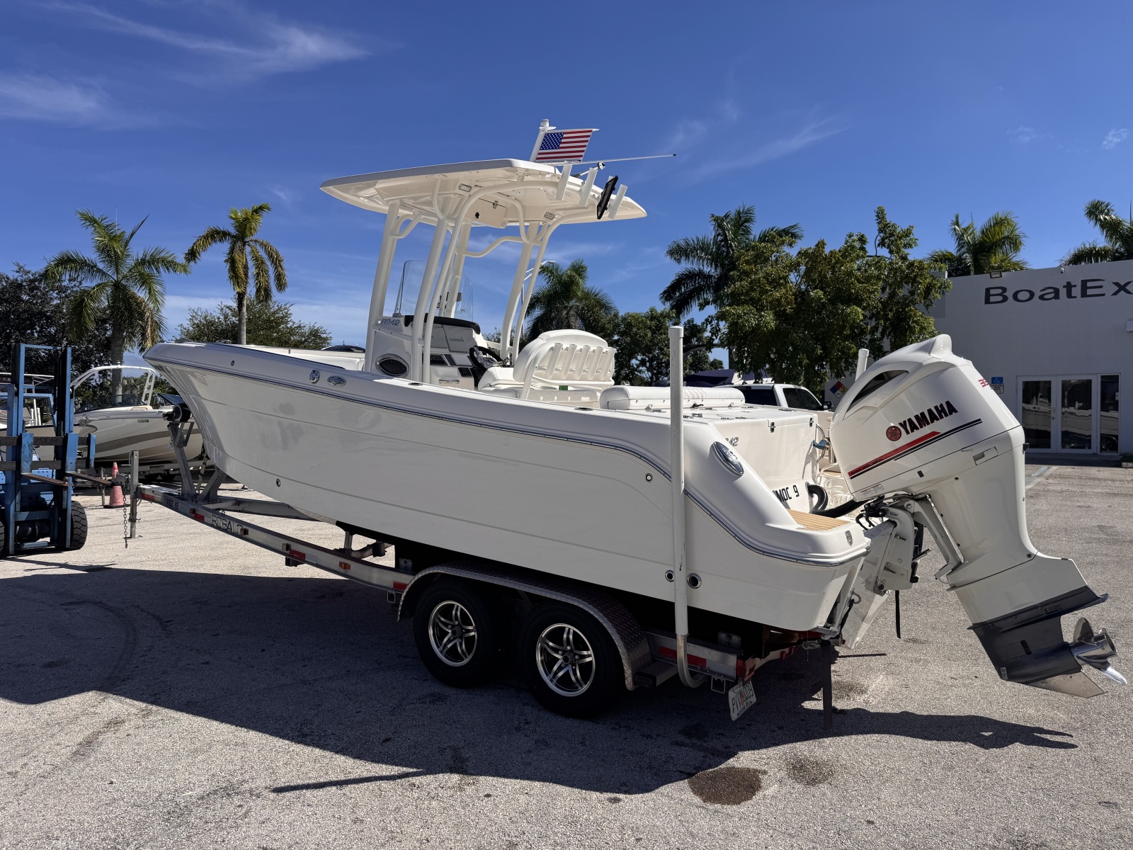 2017 Robalo R242