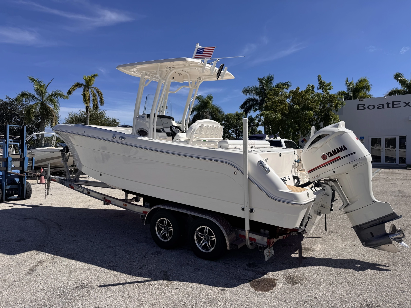 2017 Robalo R242