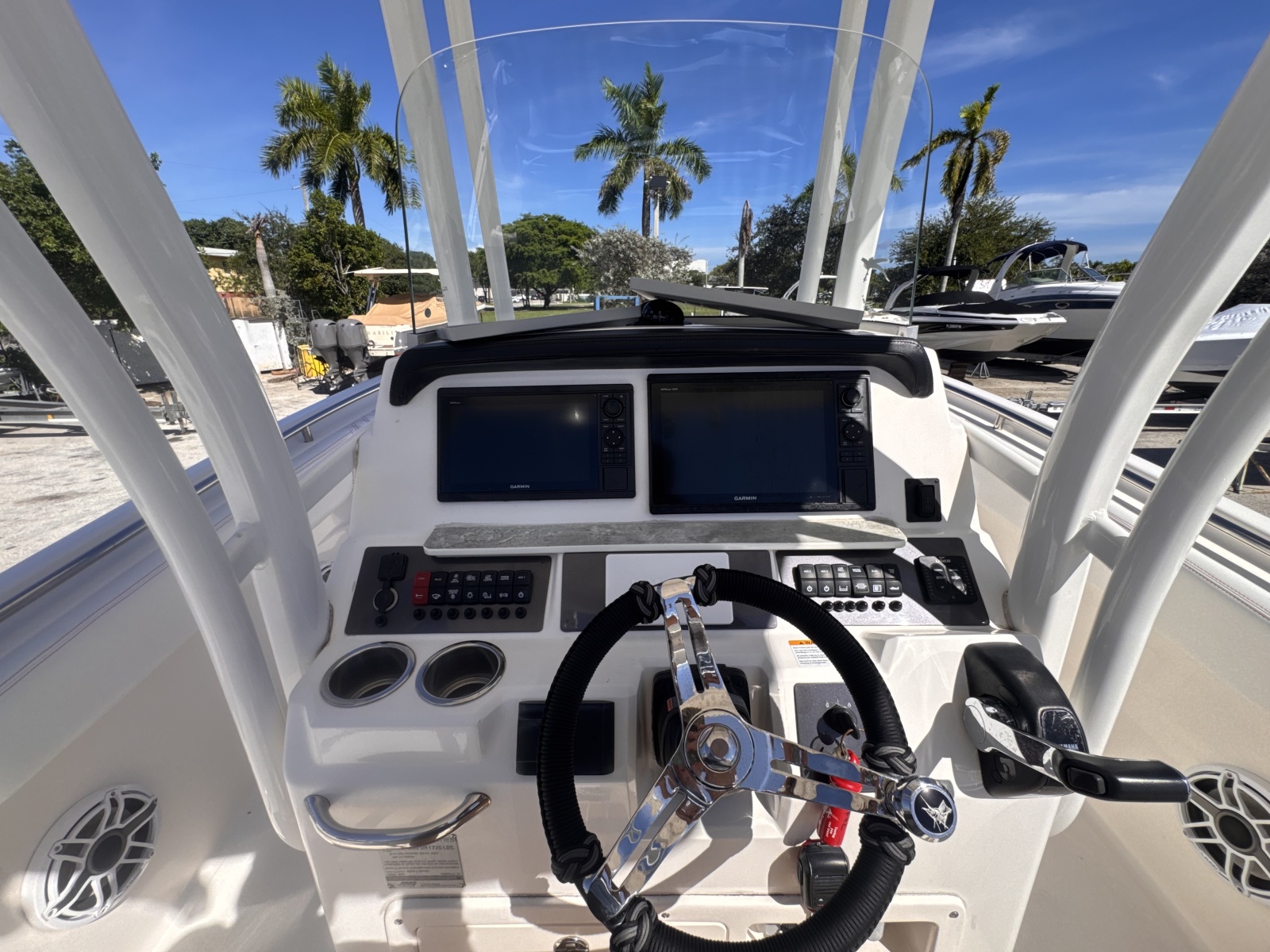 2017 Robalo R242