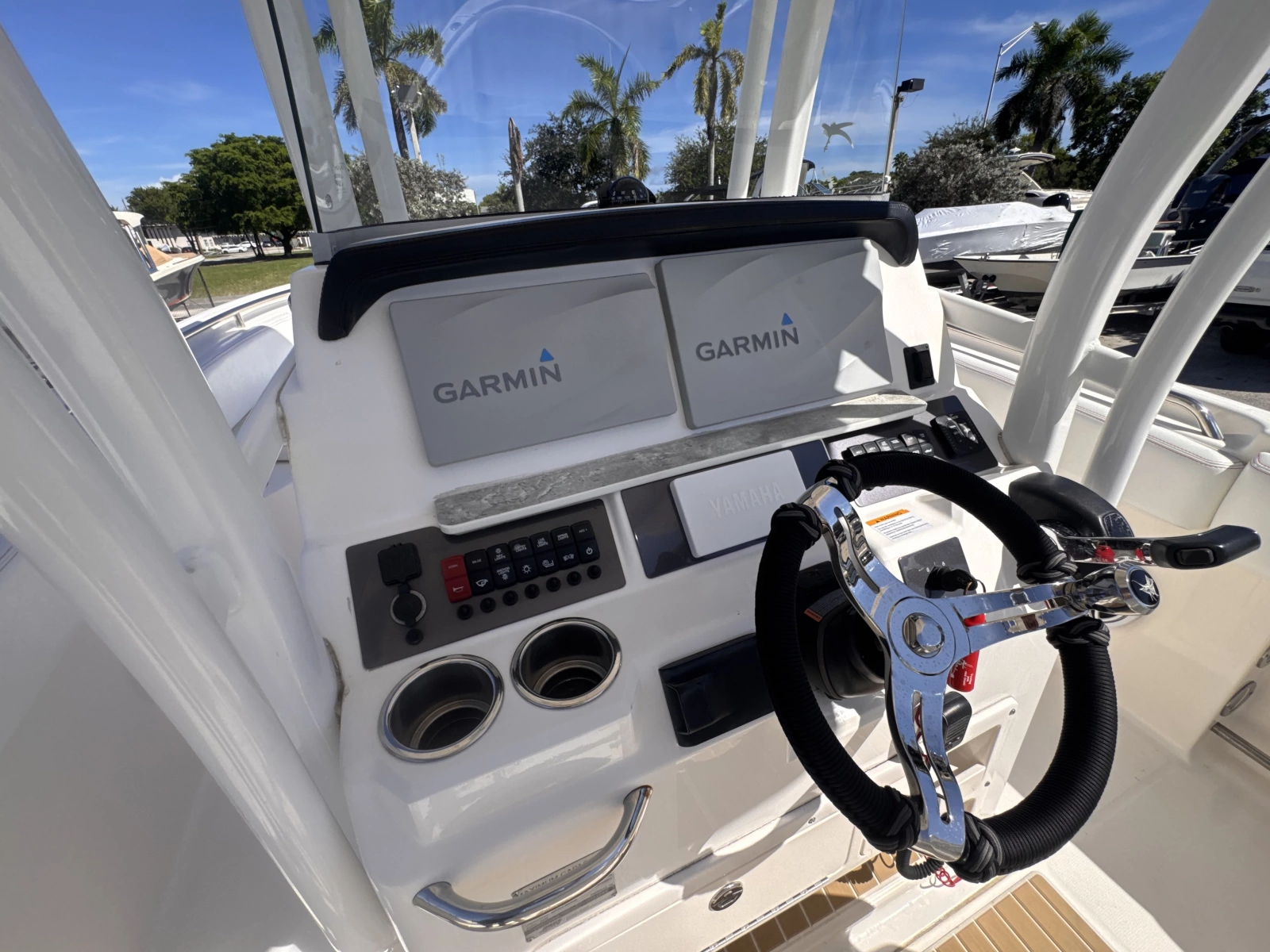 2017 Robalo R242