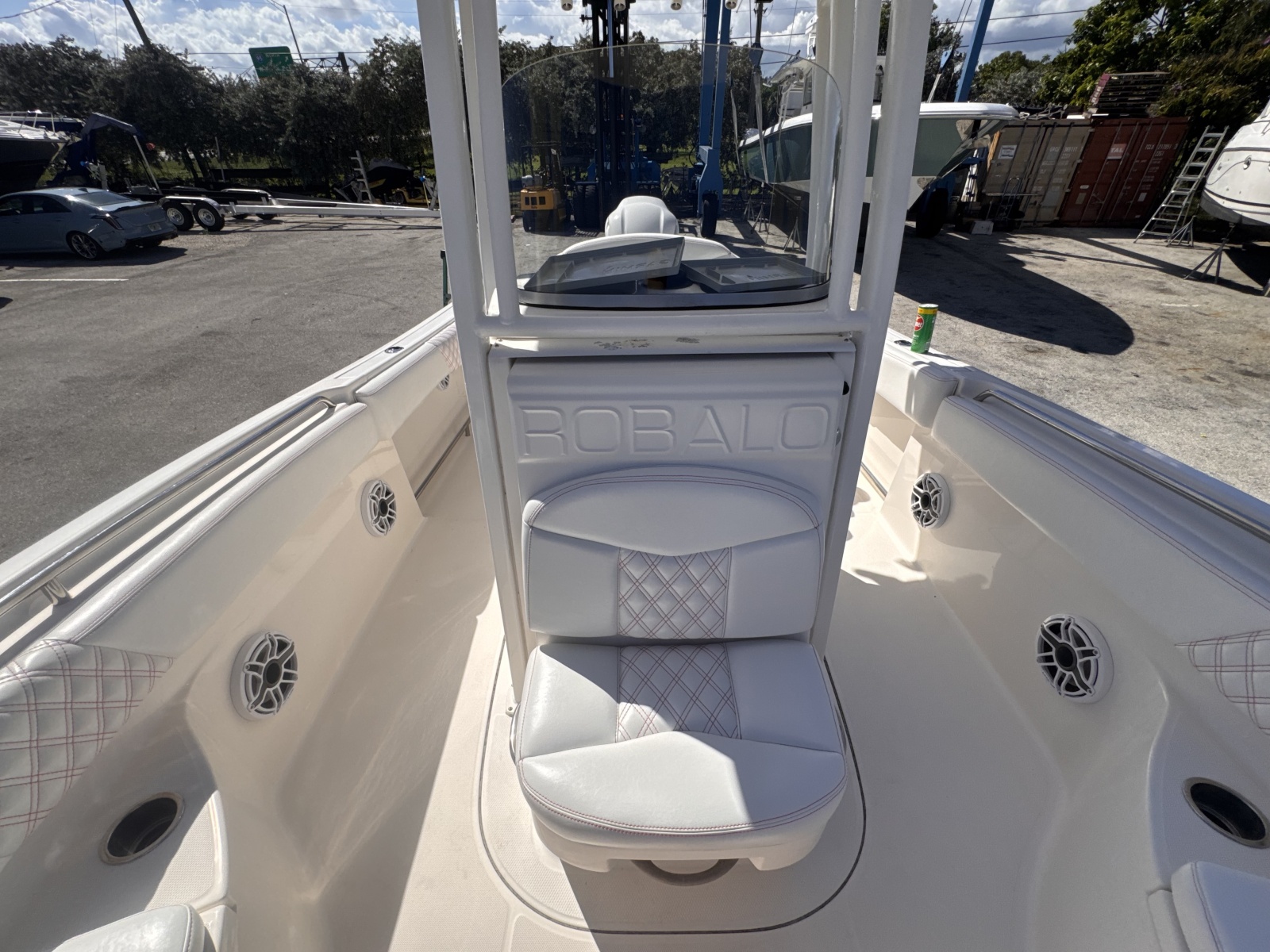 2017 Robalo R242